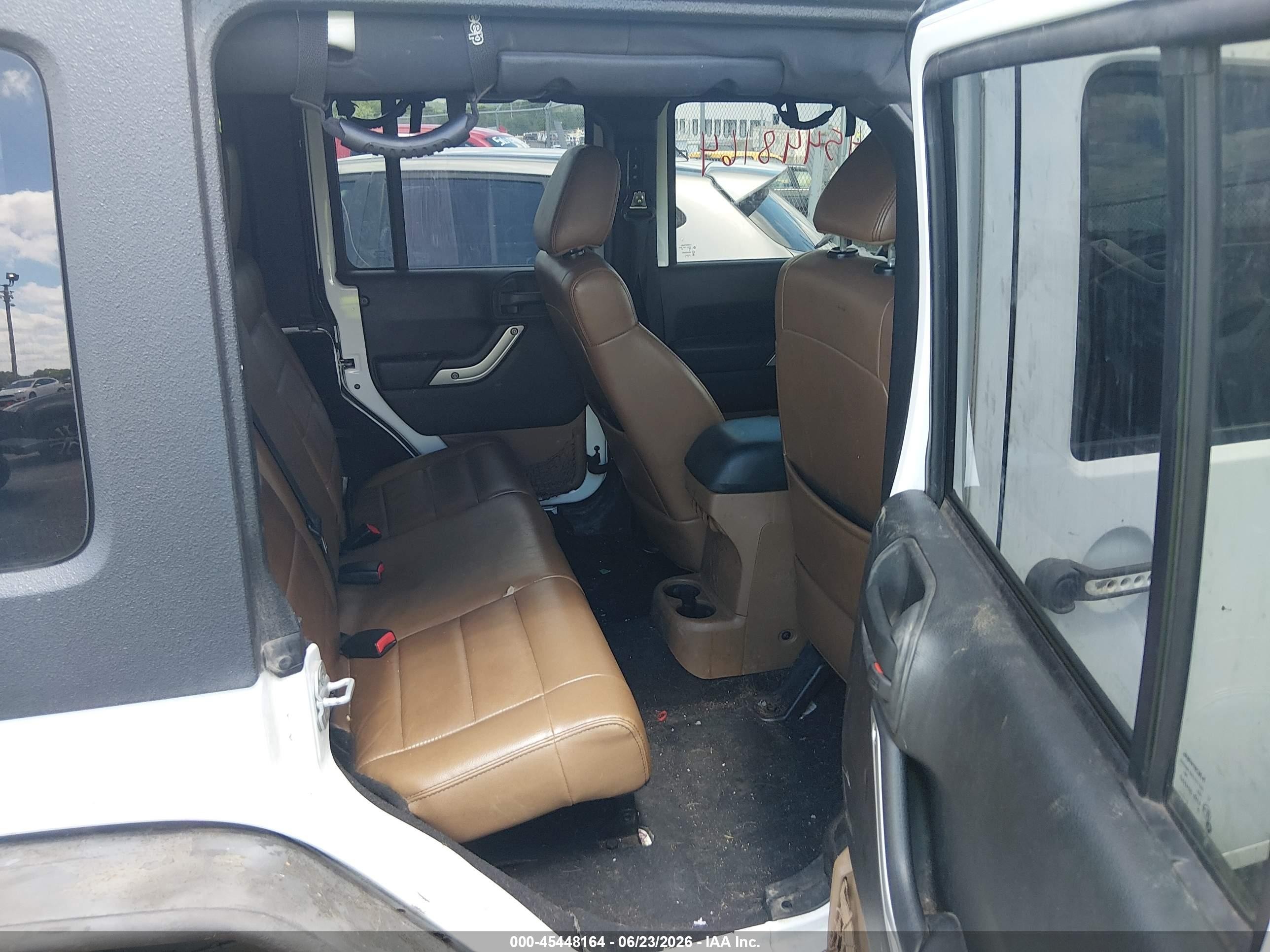2012 Jeep Wrangler Unlimited Sahara White vin: 1C4BJWEG1CL108354