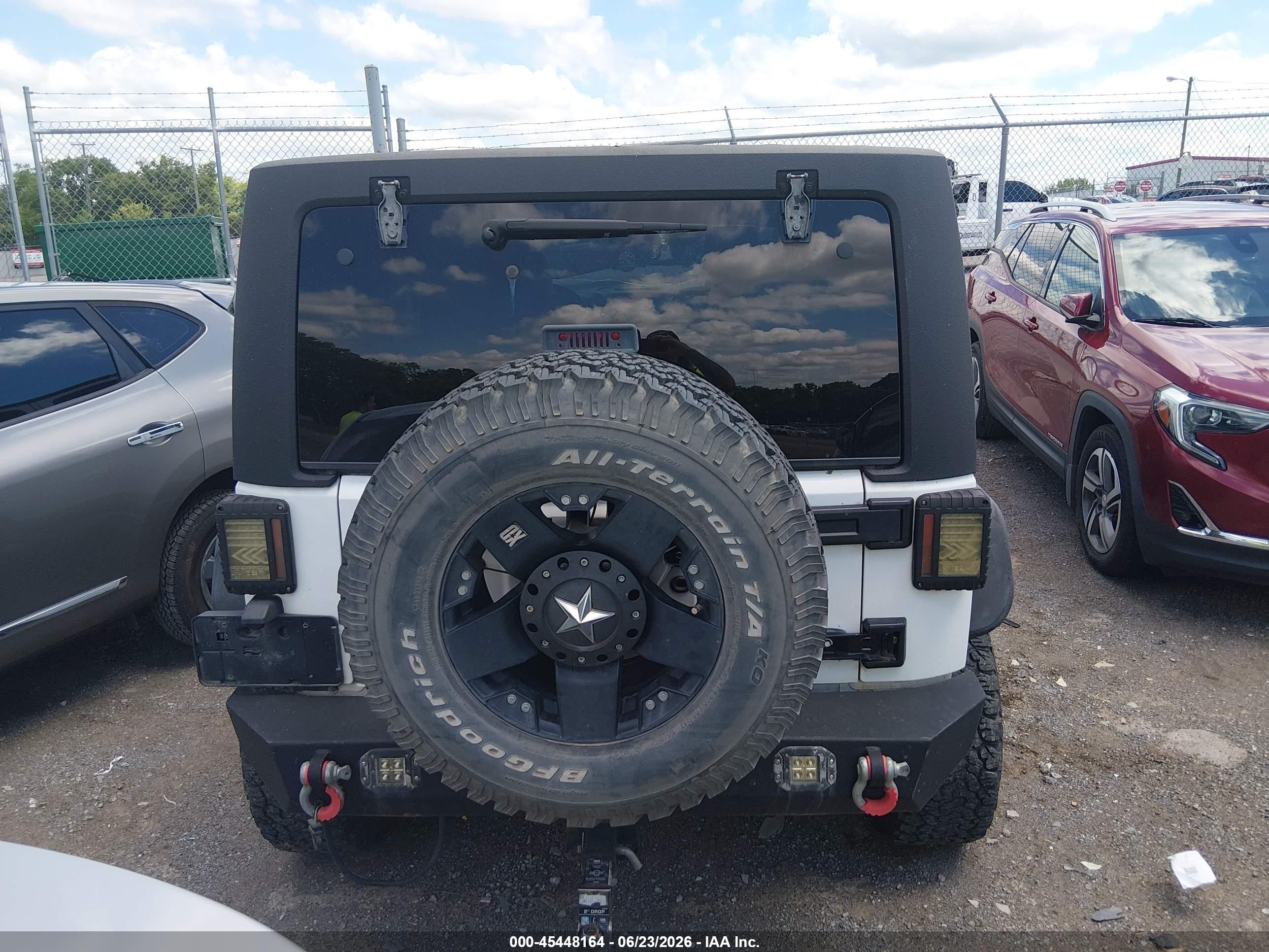 2012 Jeep Wrangler Unlimited Sahara White vin: 1C4BJWEG1CL108354