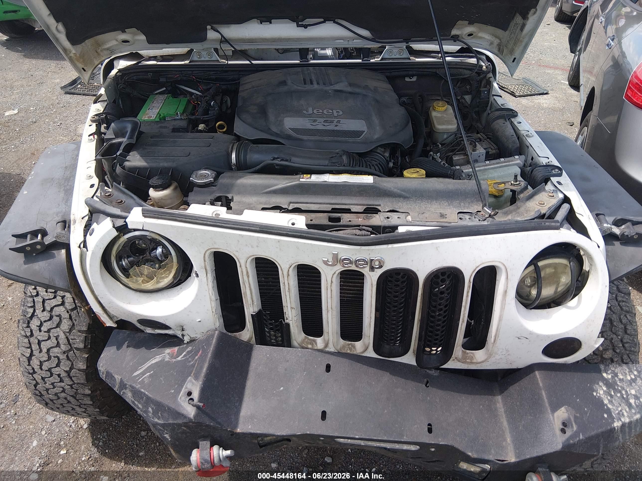 2012 Jeep Wrangler Unlimited Sahara White vin: 1C4BJWEG1CL108354