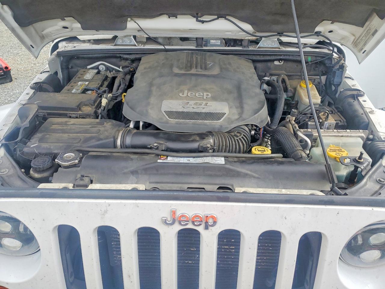 2012 Jeep Wrangler Unlimited Sahara White vin: 1C4BJWEG1CL169218