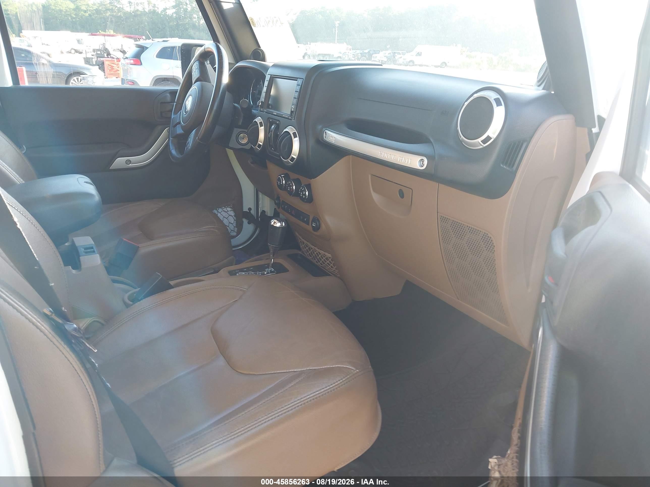 2013 Jeep Wrangler Unlimited Sahara White vin: 1C4BJWEG1DL530612
