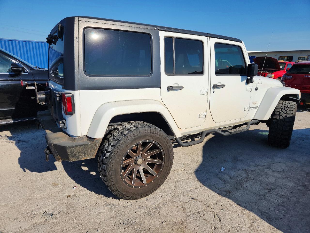 2013 Jeep Wrangler Unlimited Sahara White vin: 1C4BJWEG1DL550164