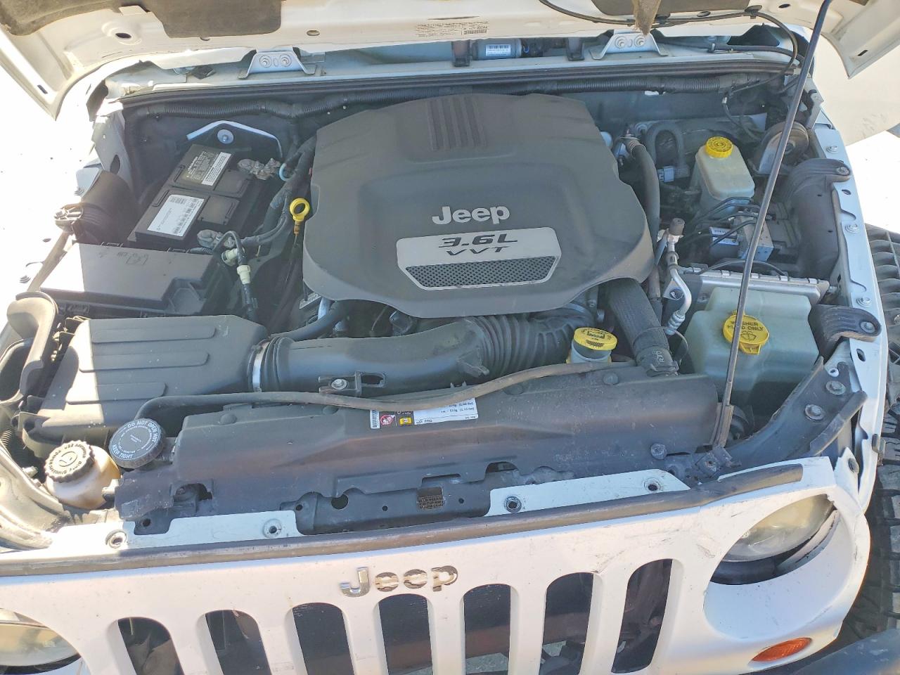 2013 Jeep Wrangler Unlimited Sahara Белый vin: 1C4BJWEG1DL641516