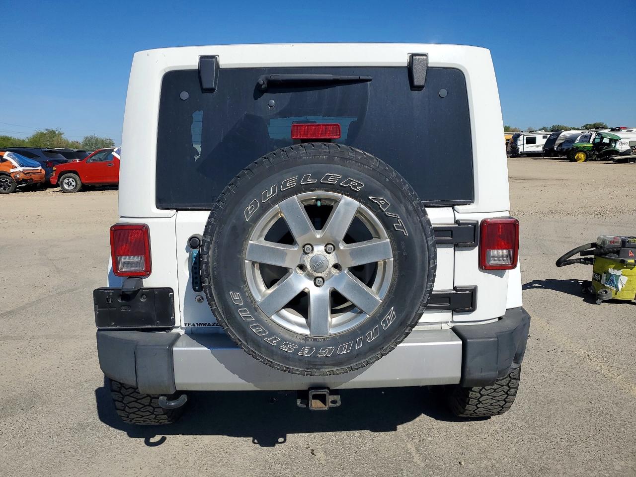 2013 Jeep Wrangler Unlimited Sahara Белый vin: 1C4BJWEG1DL641516