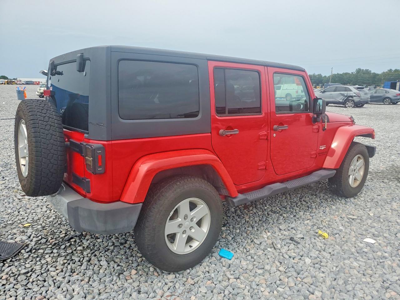 2013 Jeep Wrangler Unlimited Sahara Red vin: 1C4BJWEG1DL675231