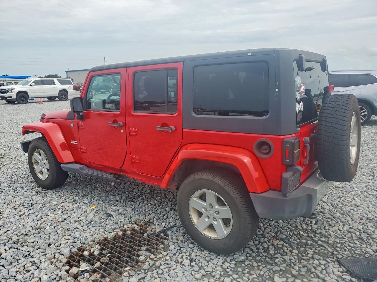 2013 Jeep Wrangler Unlimited Sahara Red vin: 1C4BJWEG1DL675231