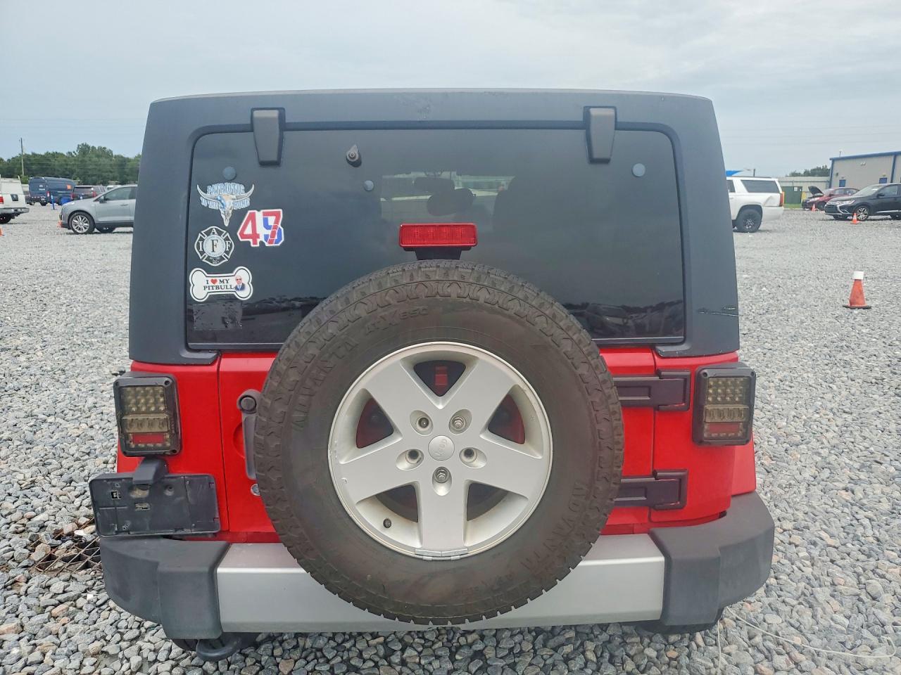 2013 Jeep Wrangler Unlimited Sahara Red vin: 1C4BJWEG1DL675231