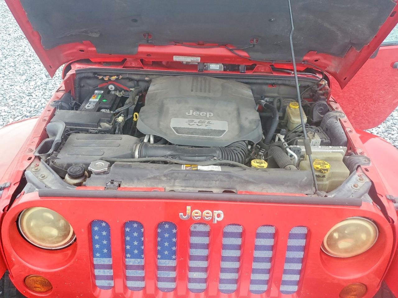 2013 Jeep Wrangler Unlimited Sahara Red vin: 1C4BJWEG1DL675231