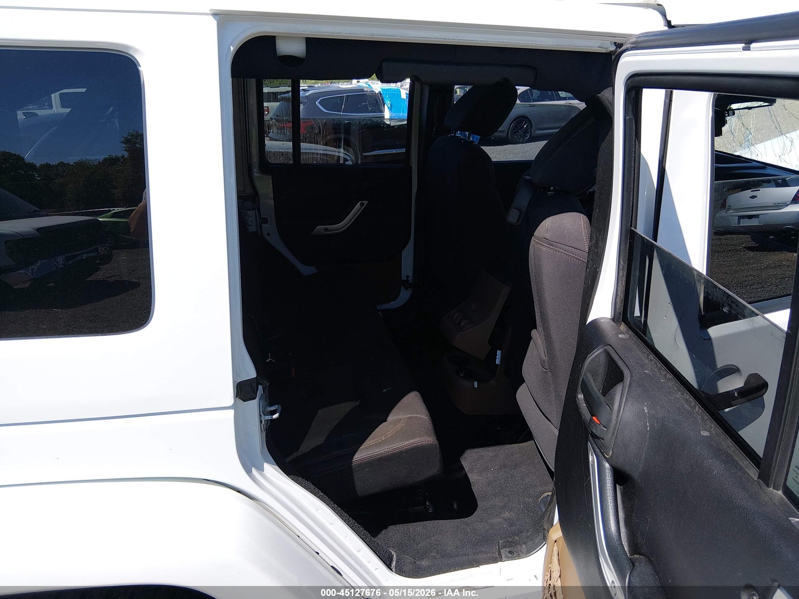 2013 Jeep Wrangler Unlimited Sahara White vin: 1C4BJWEG1DL677514