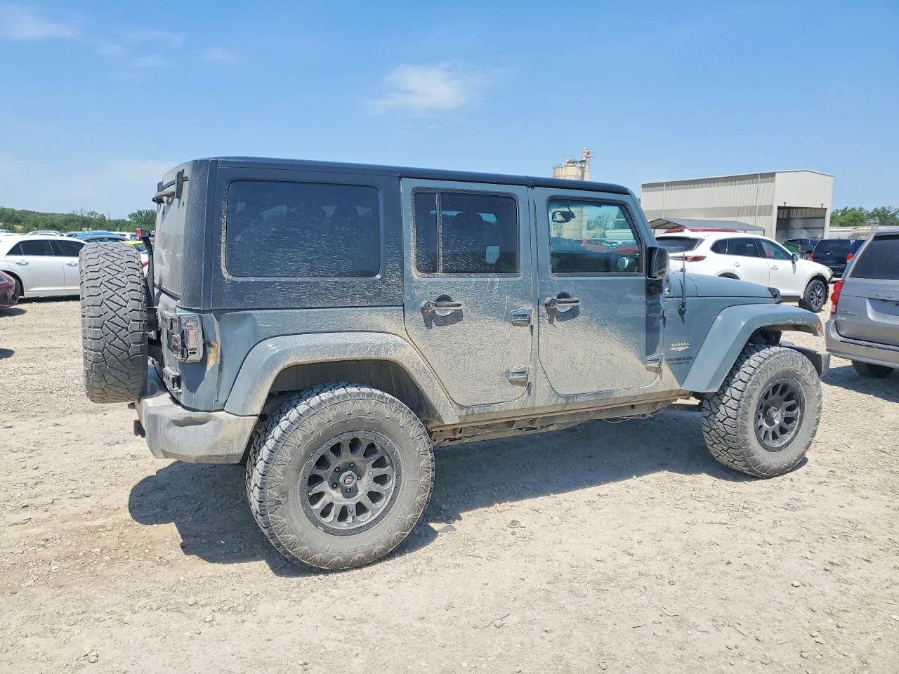2014 Jeep Wrangler Unlimited Sahara Gray vin: 1C4BJWEG1EL106199