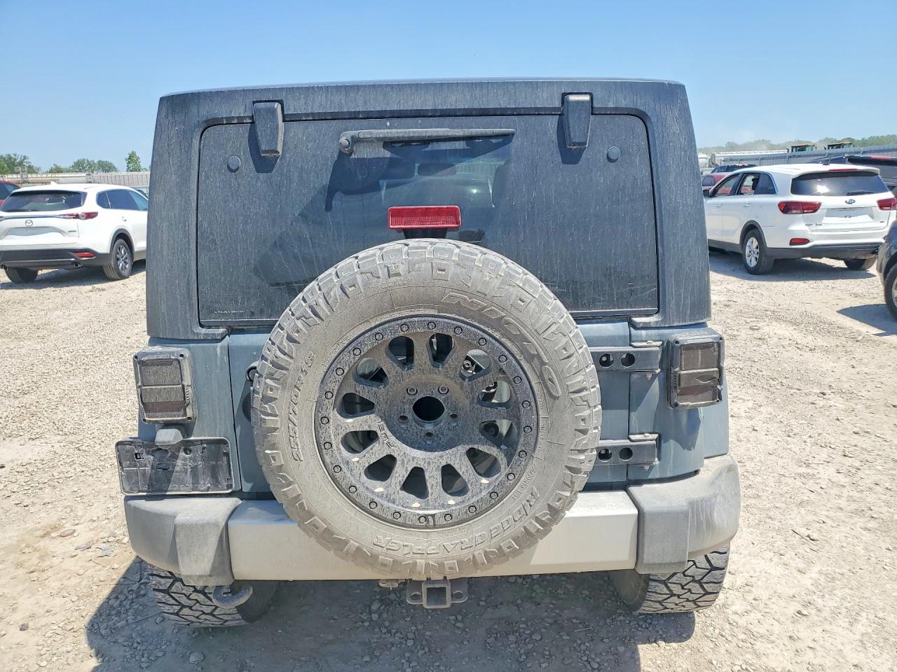 2014 Jeep Wrangler Unlimited Sahara Gray vin: 1C4BJWEG1EL106199