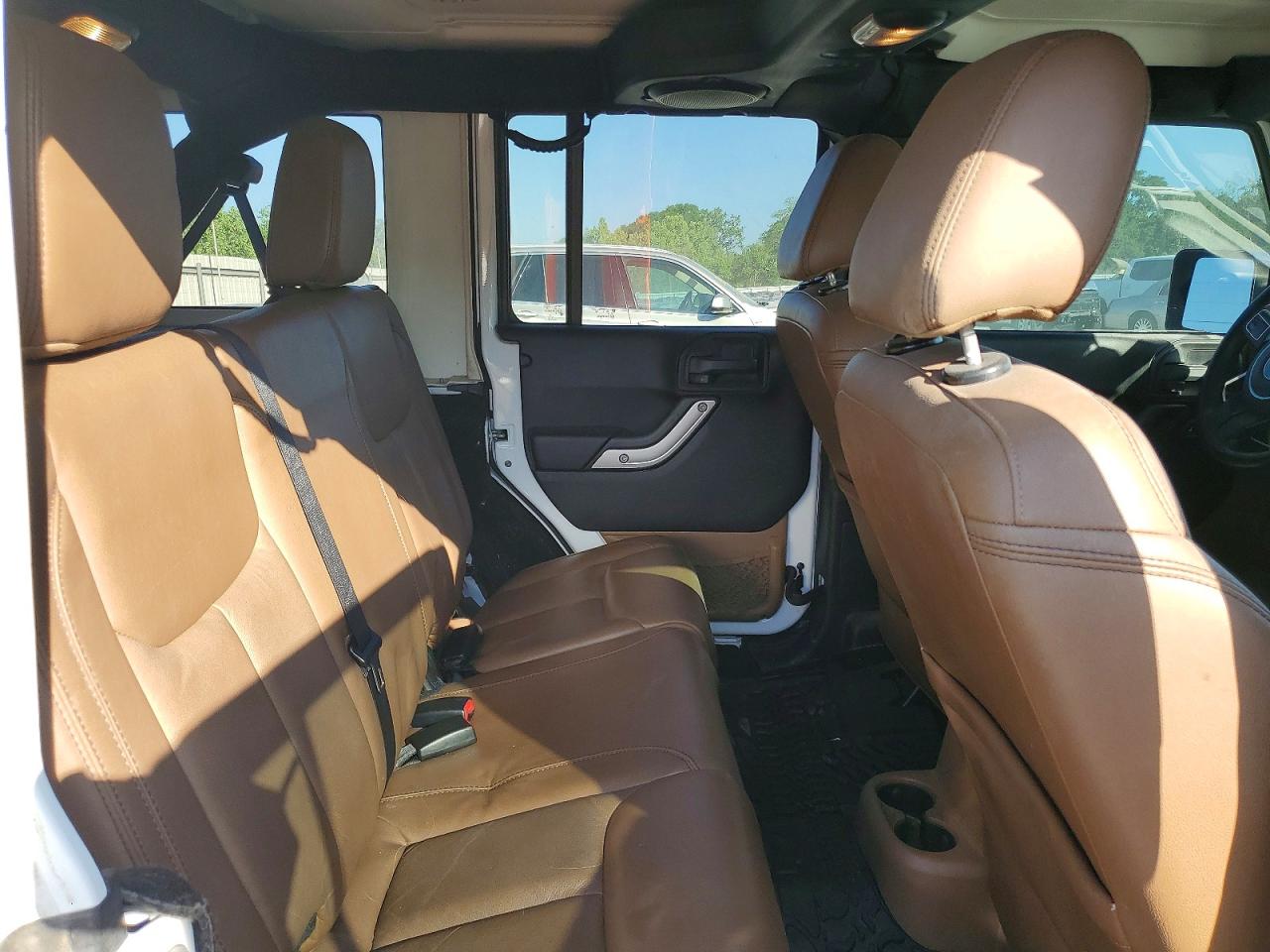 2014 Jeep Wrangler Unlimited Sahara White vin: 1C4BJWEG1EL291063