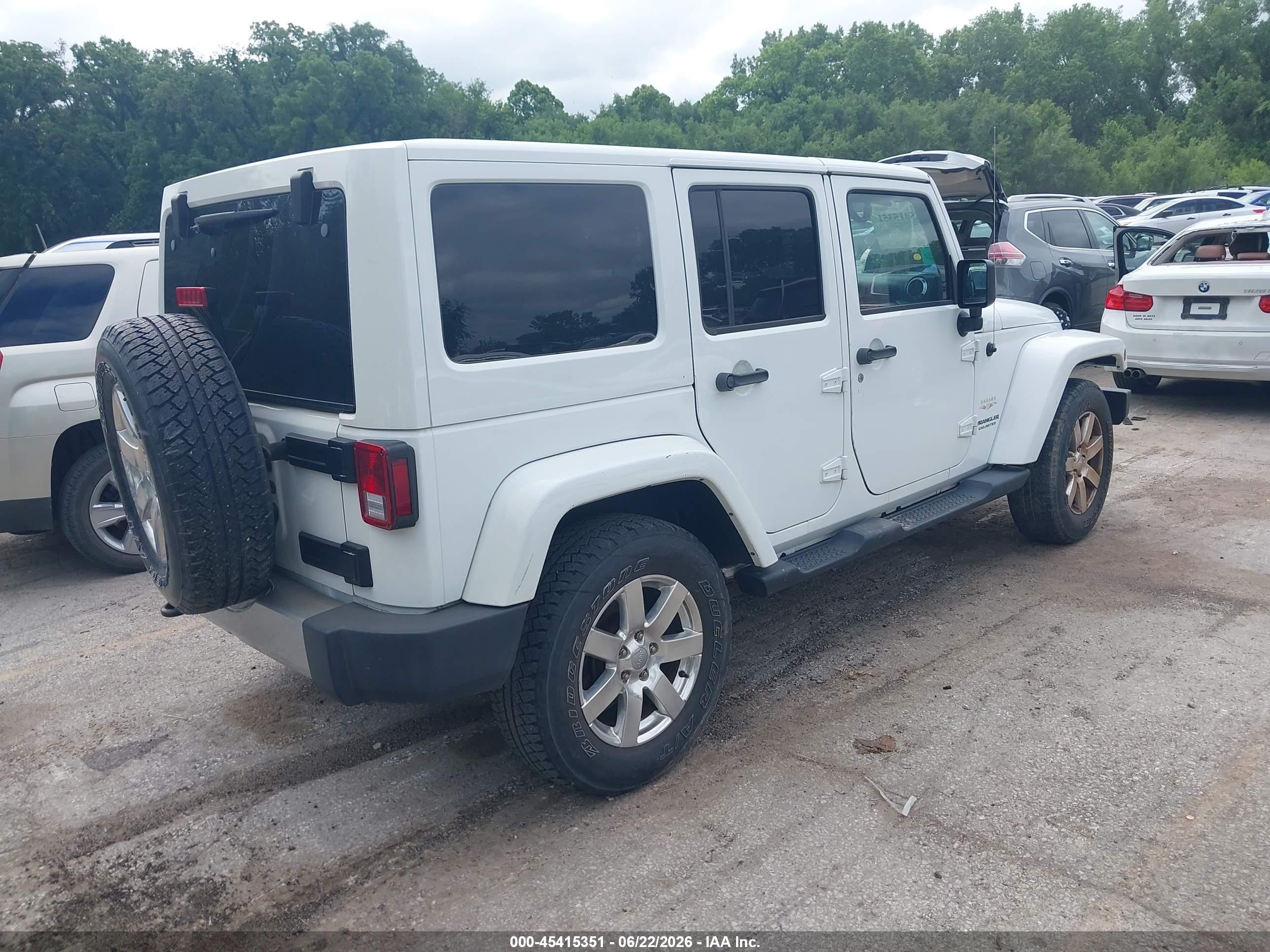 2015 Jeep Wrangler Unlimited Sahara White vin: 1C4BJWEG1FL528250