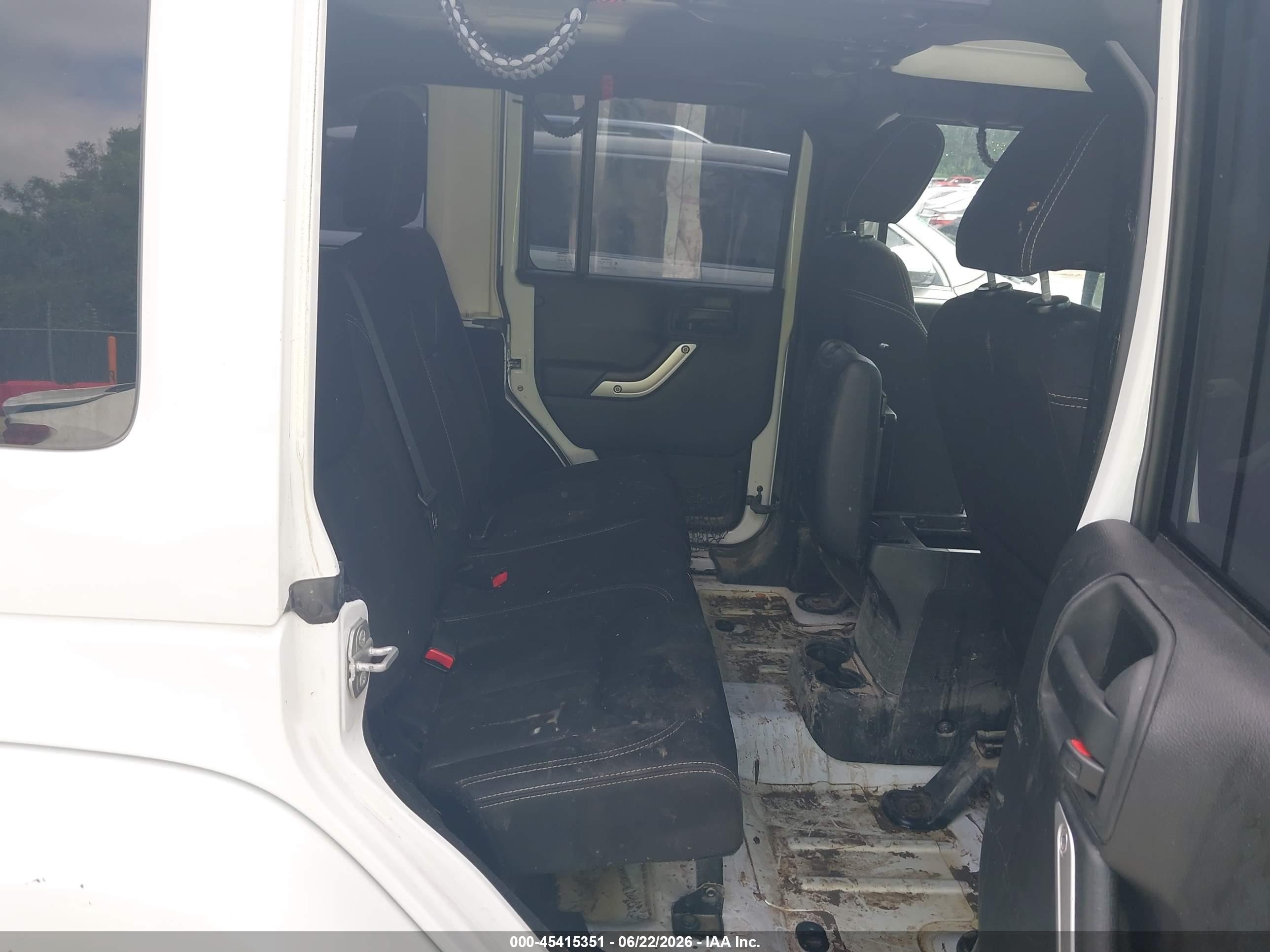 2015 Jeep Wrangler Unlimited Sahara White vin: 1C4BJWEG1FL528250