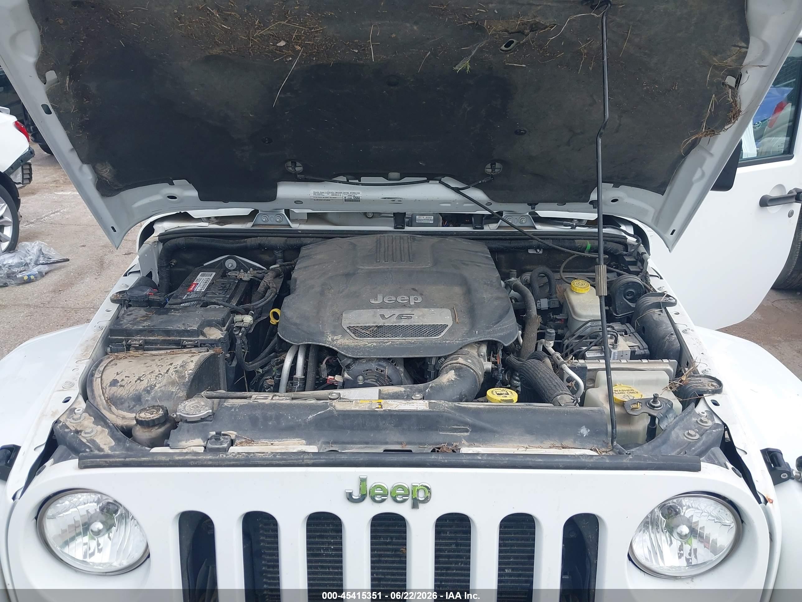 2015 Jeep Wrangler Unlimited Sahara White vin: 1C4BJWEG1FL528250