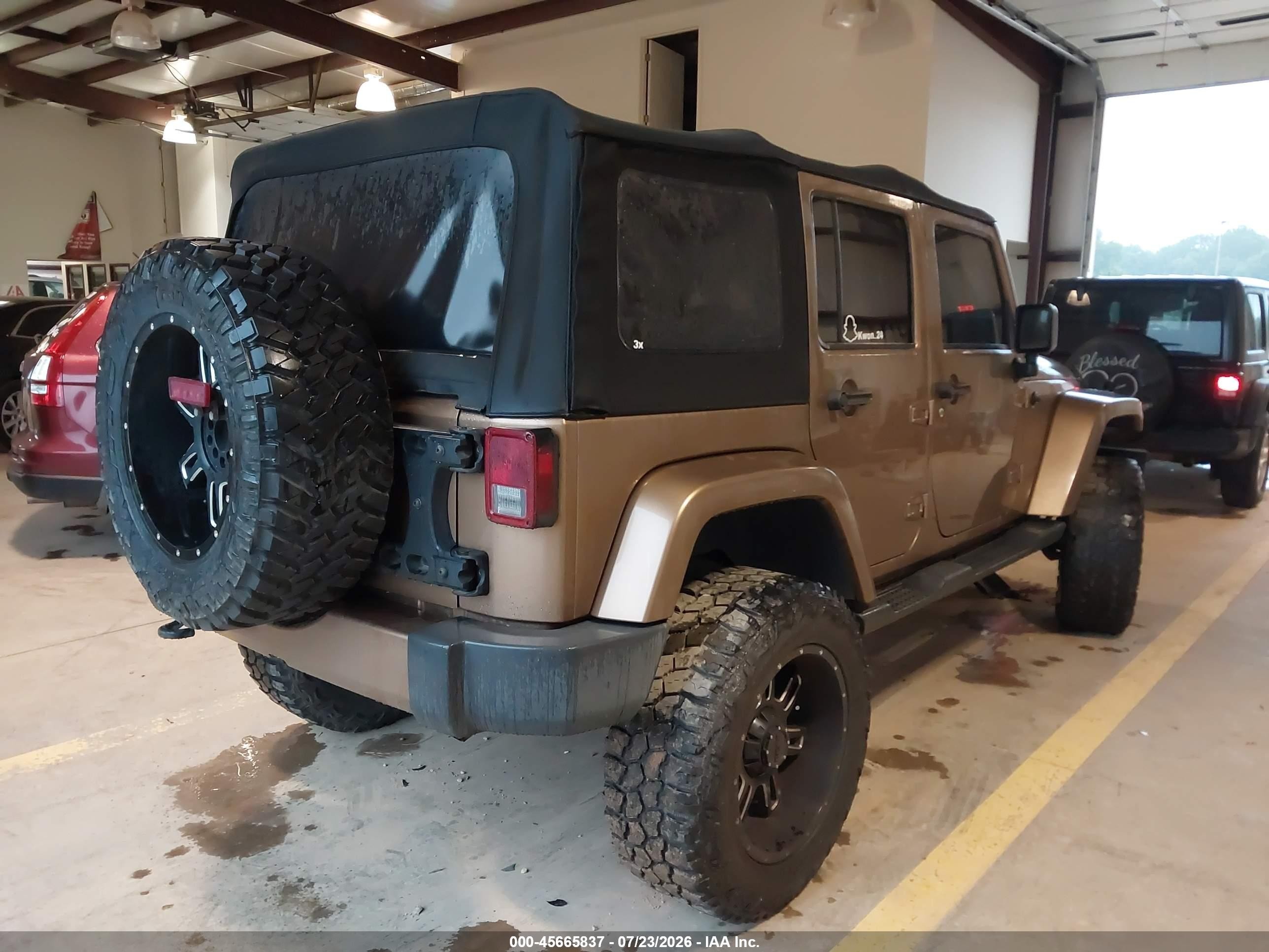 2015 Jeep Wrangler Unlimited Sahara Gold vin: 1C4BJWEG1FL624038