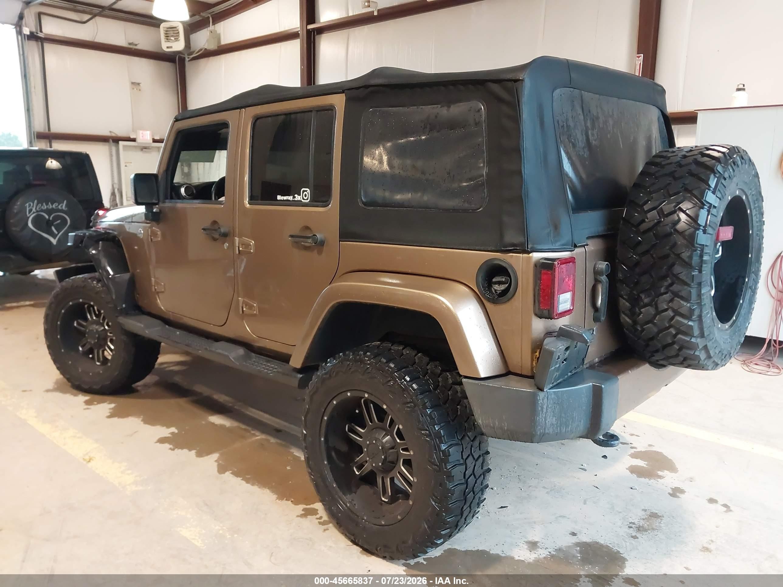 2015 Jeep Wrangler Unlimited Sahara Gold vin: 1C4BJWEG1FL624038
