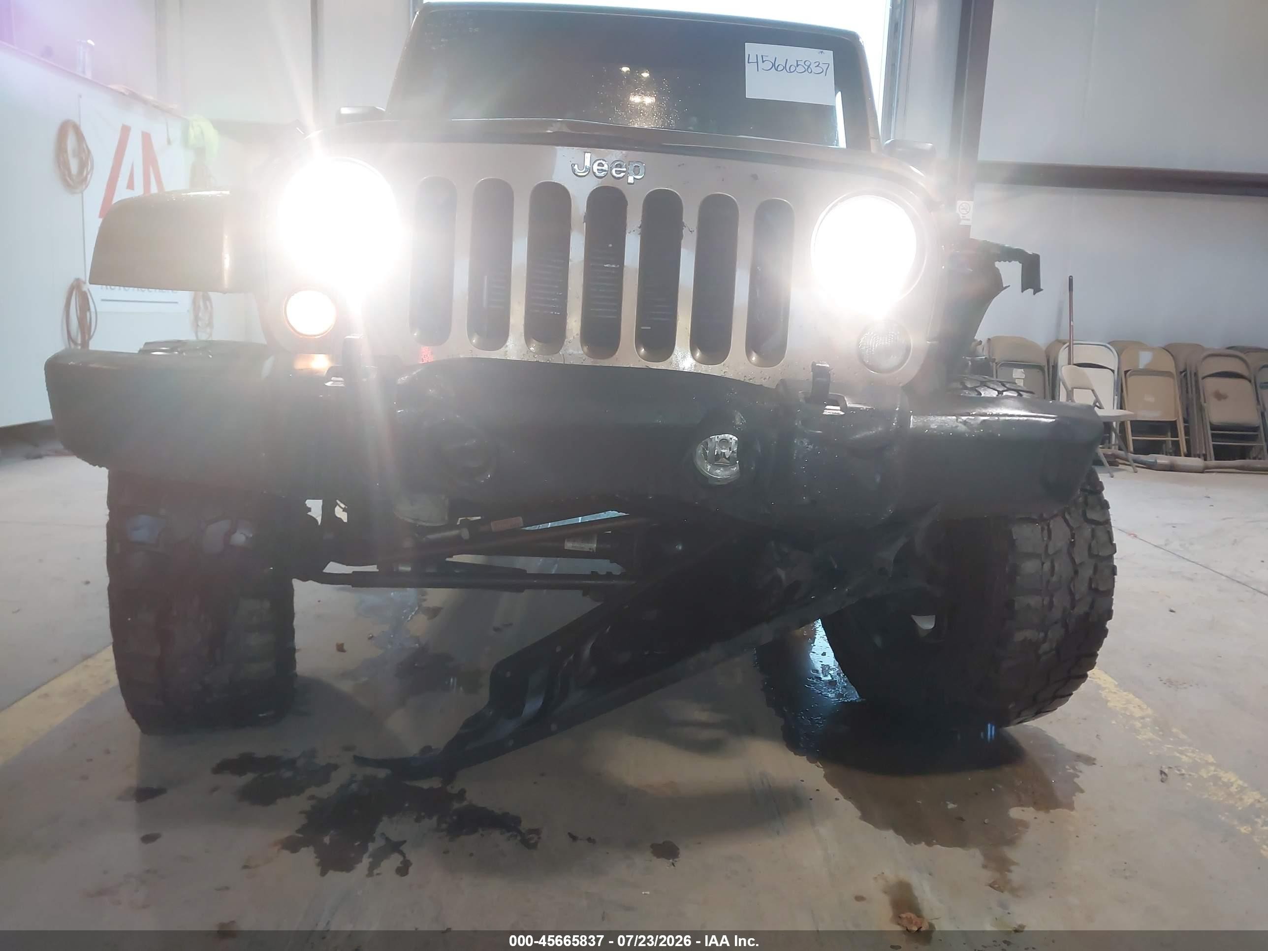 2015 Jeep Wrangler Unlimited Sahara Gold vin: 1C4BJWEG1FL624038