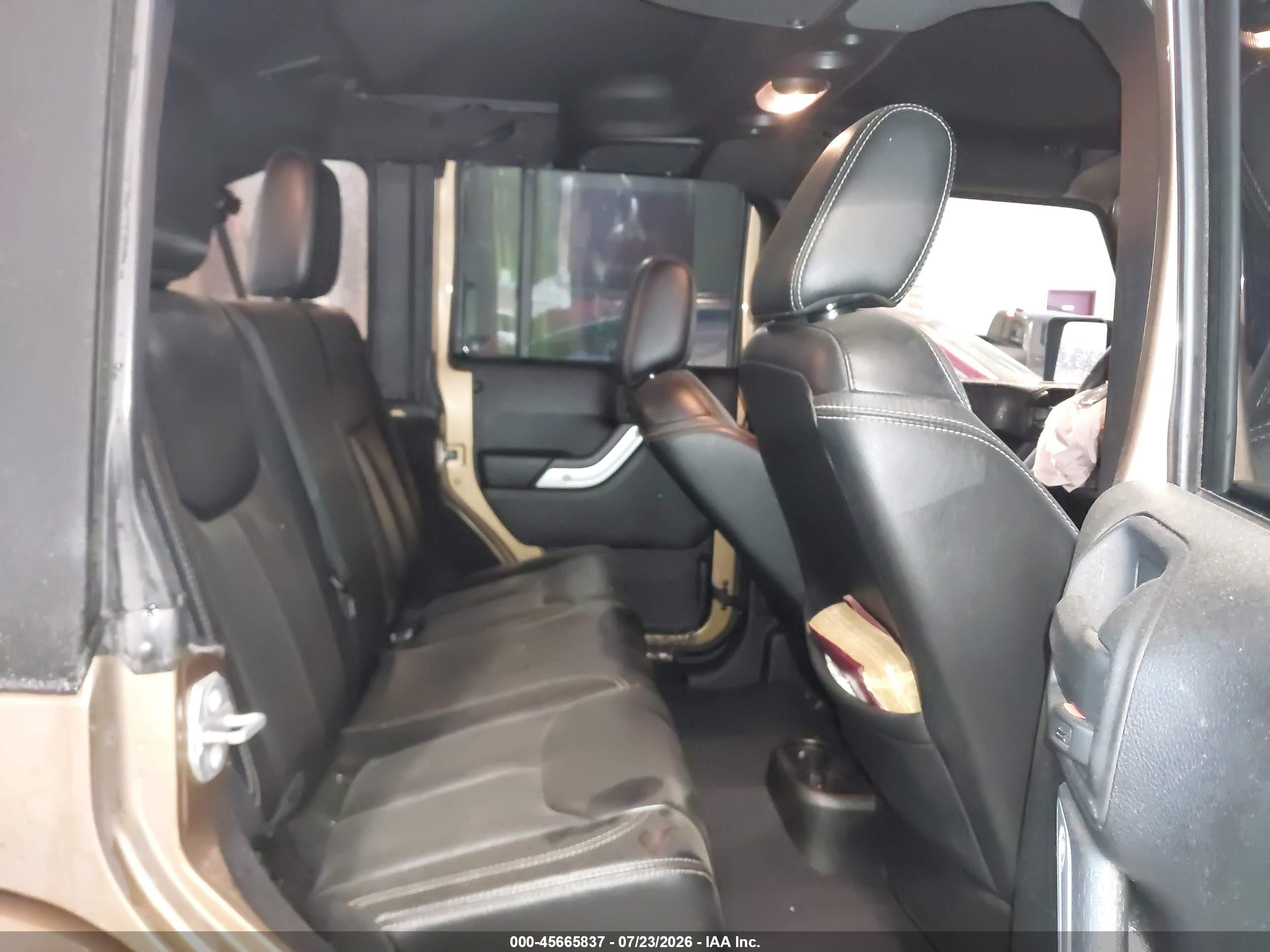 2015 Jeep Wrangler Unlimited Sahara Gold vin: 1C4BJWEG1FL624038