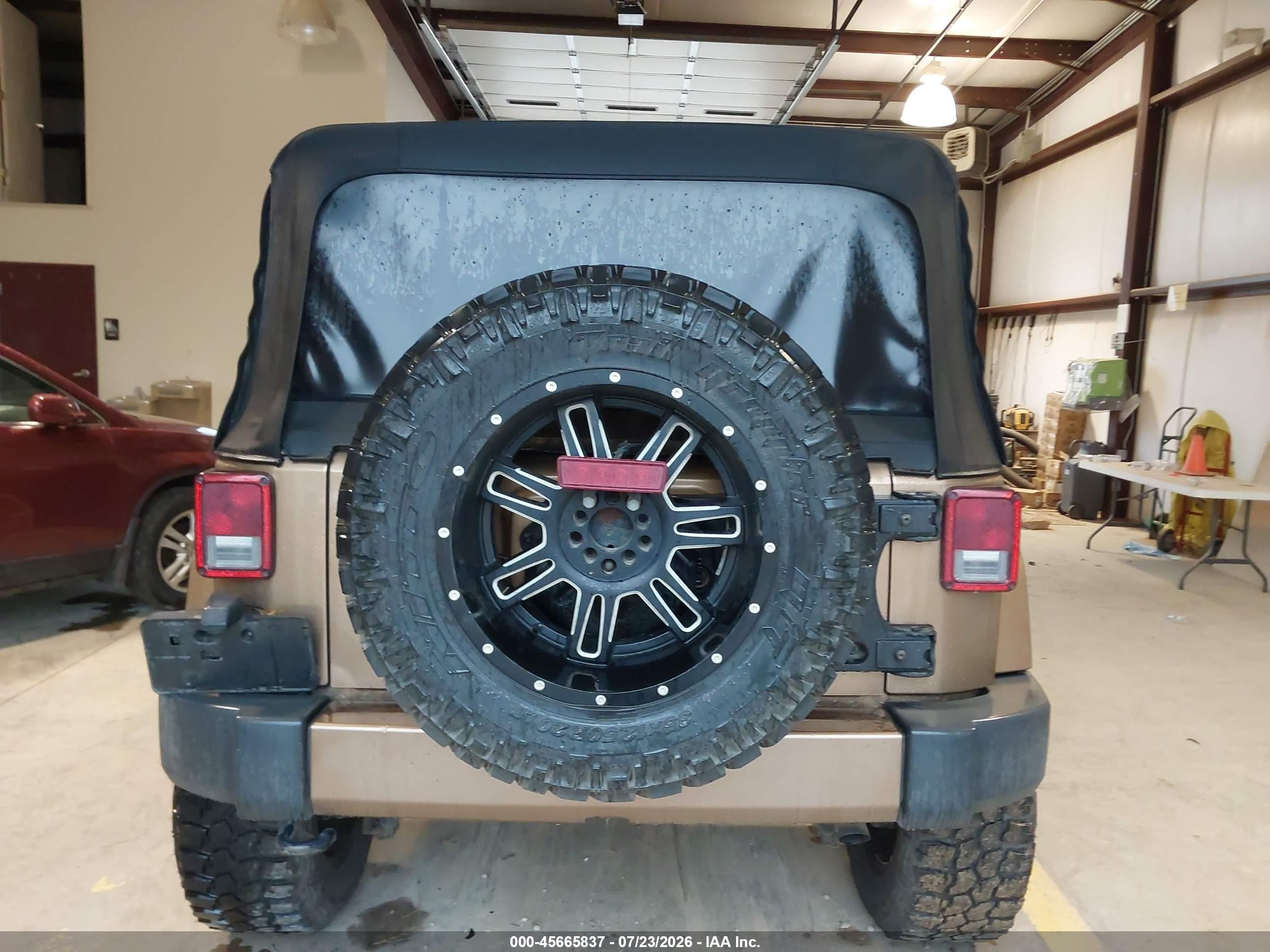 2015 Jeep Wrangler Unlimited Sahara Gold vin: 1C4BJWEG1FL624038