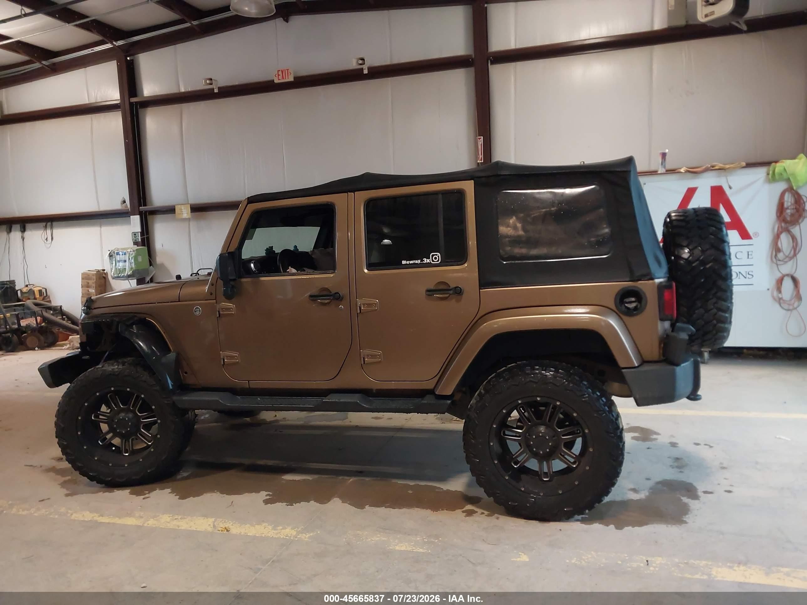2015 Jeep Wrangler Unlimited Sahara Gold vin: 1C4BJWEG1FL624038