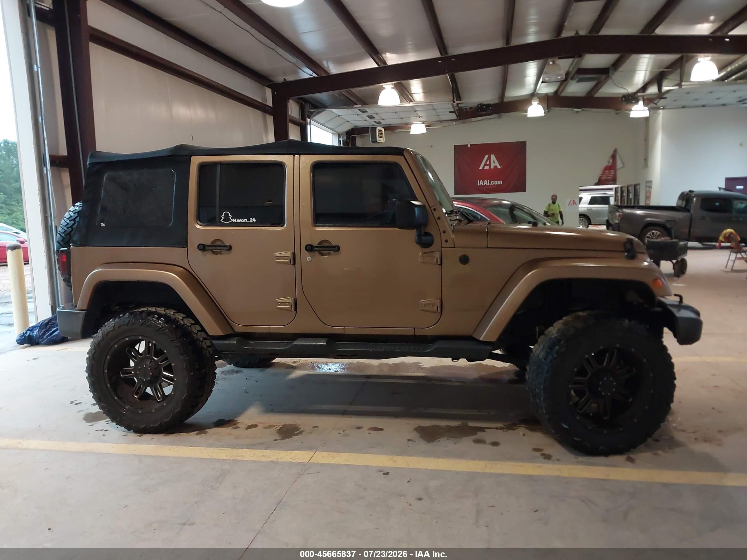 2015 Jeep Wrangler Unlimited Sahara Gold vin: 1C4BJWEG1FL624038