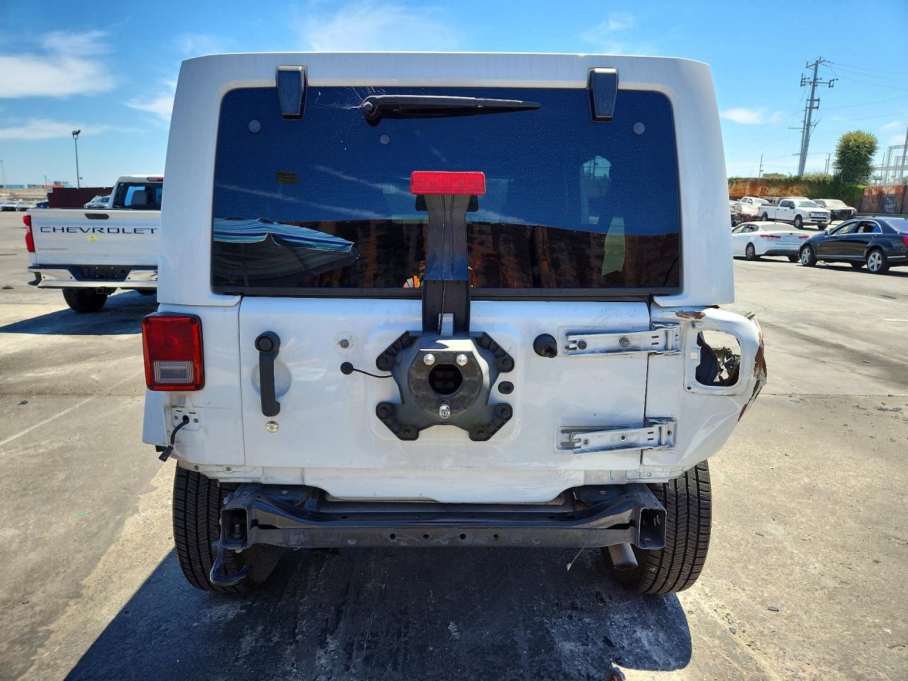 2015 Jeep Wrangler Unlimited Sahara White vin: 1C4BJWEG1FL645598