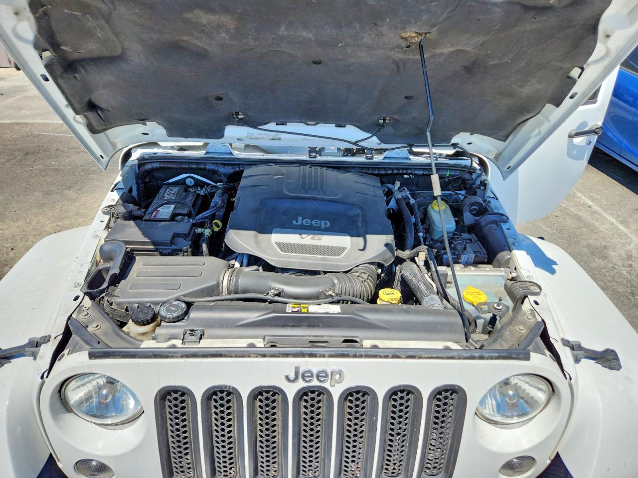 2015 Jeep Wrangler Unlimited Sahara White vin: 1C4BJWEG1FL645598