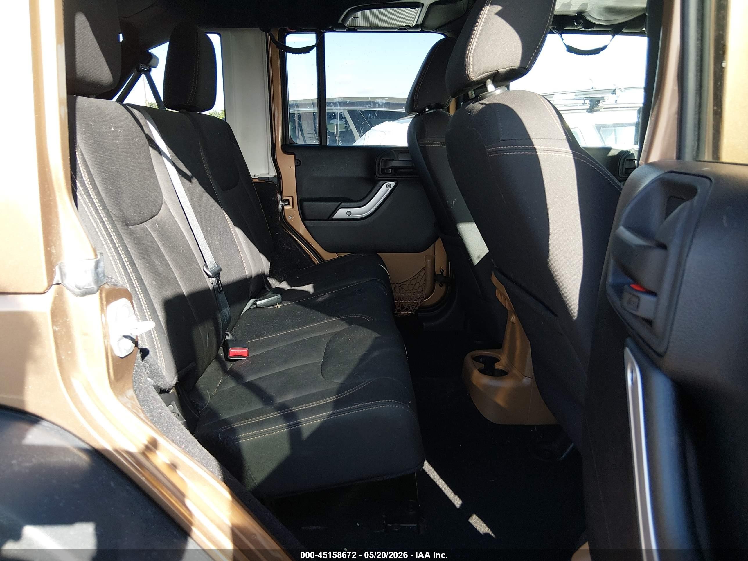 2015 Jeep Wrangler Unlimited Sahara Gold vin: 1C4BJWEG1FL676902