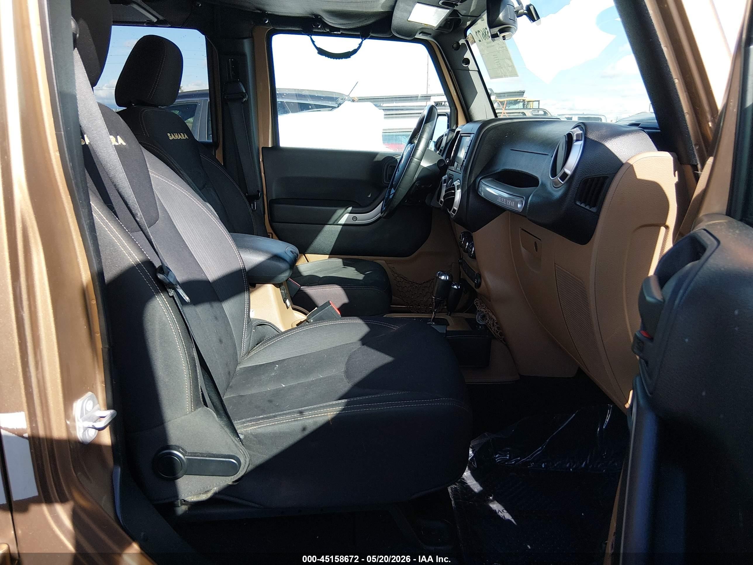 2015 Jeep Wrangler Unlimited Sahara Gold vin: 1C4BJWEG1FL676902