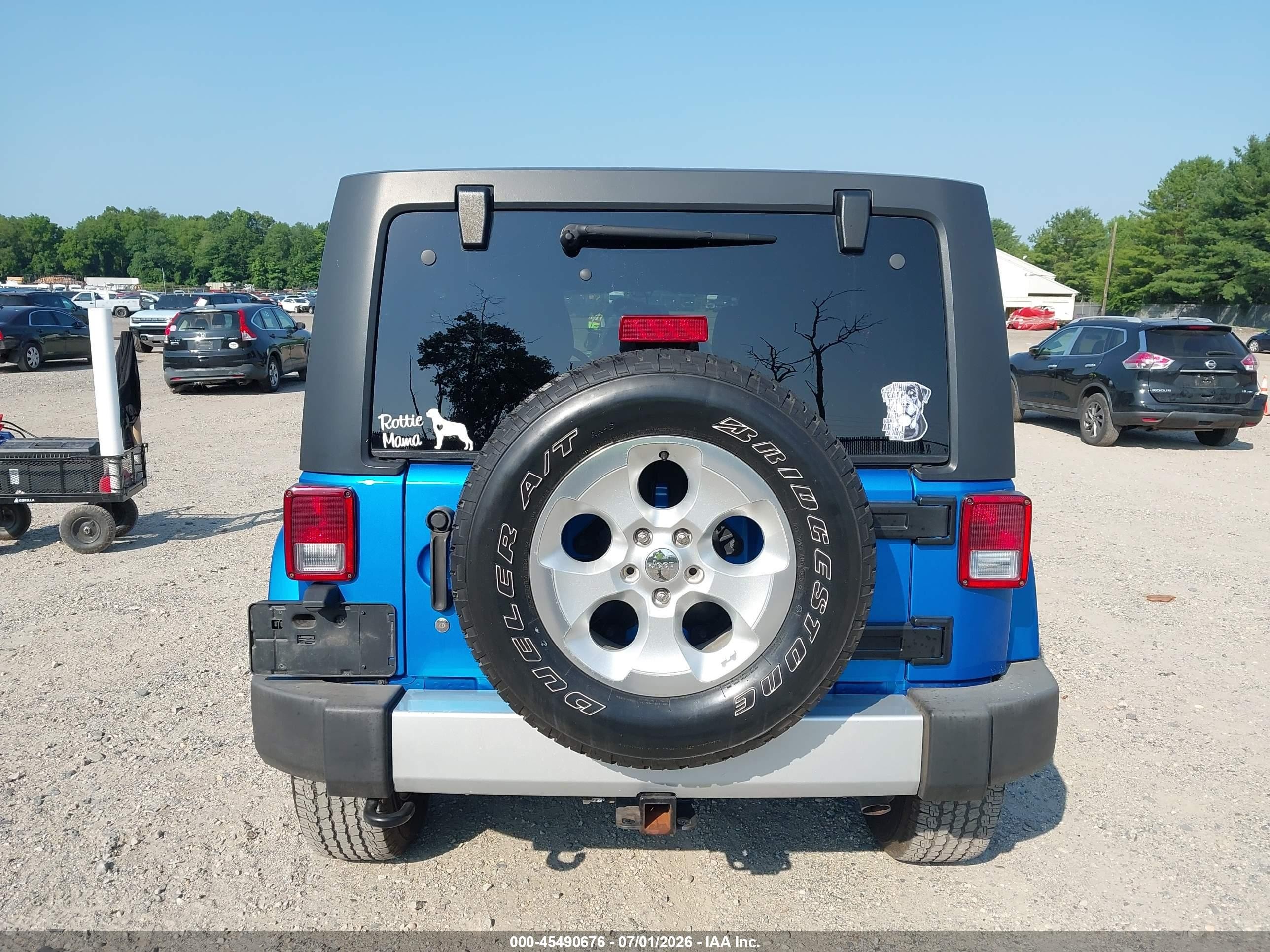 2015 Jeep Wrangler Unlimited Sahara Blue vin: 1C4BJWEG1FL678620