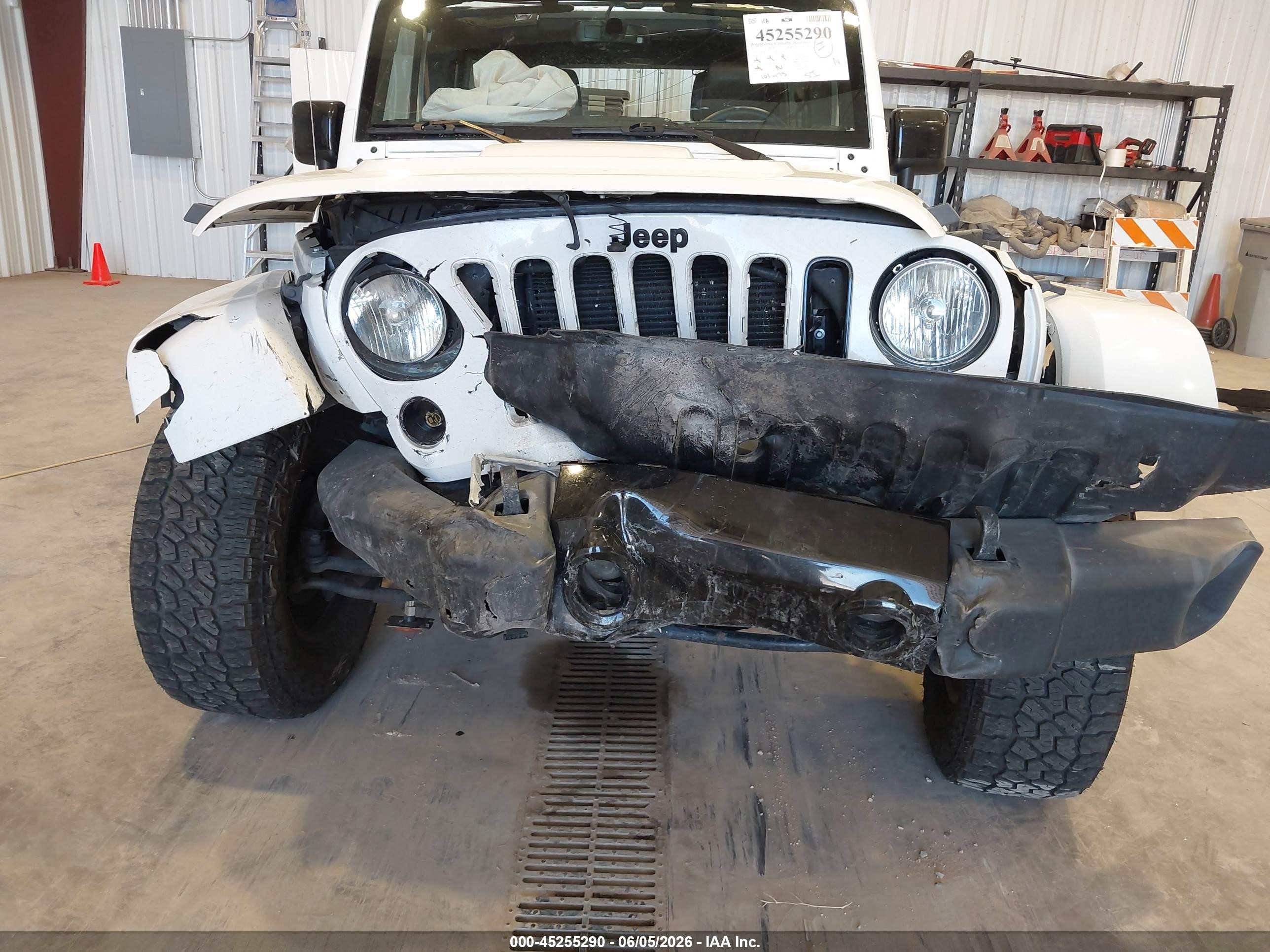 2015 Jeep Wrangler Unlimited Altitude White vin: 1C4BJWEG1FL717089