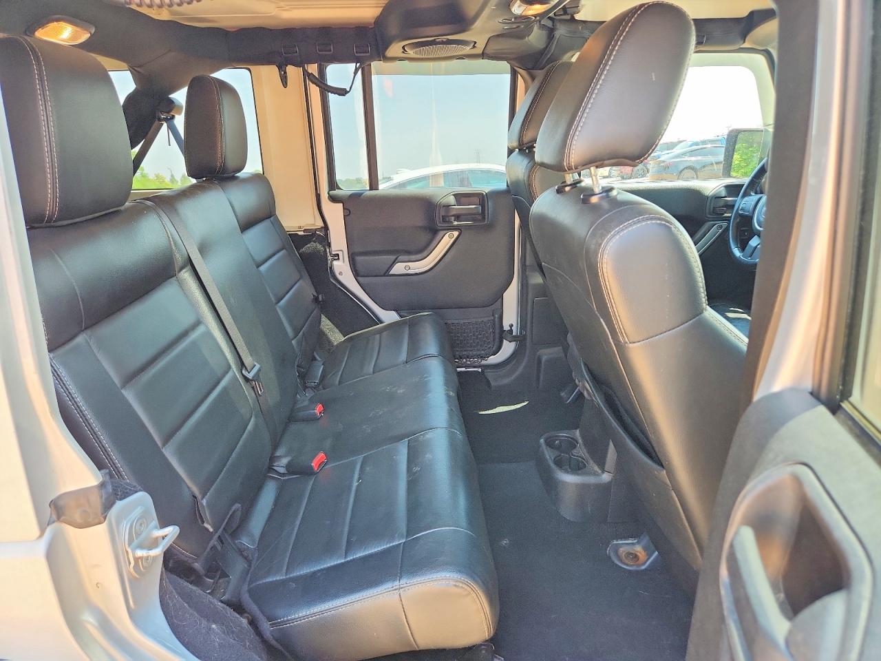 2012 Jeep Wrangler Unlimited Sahara Silver vin: 1C4BJWEG2CL216546