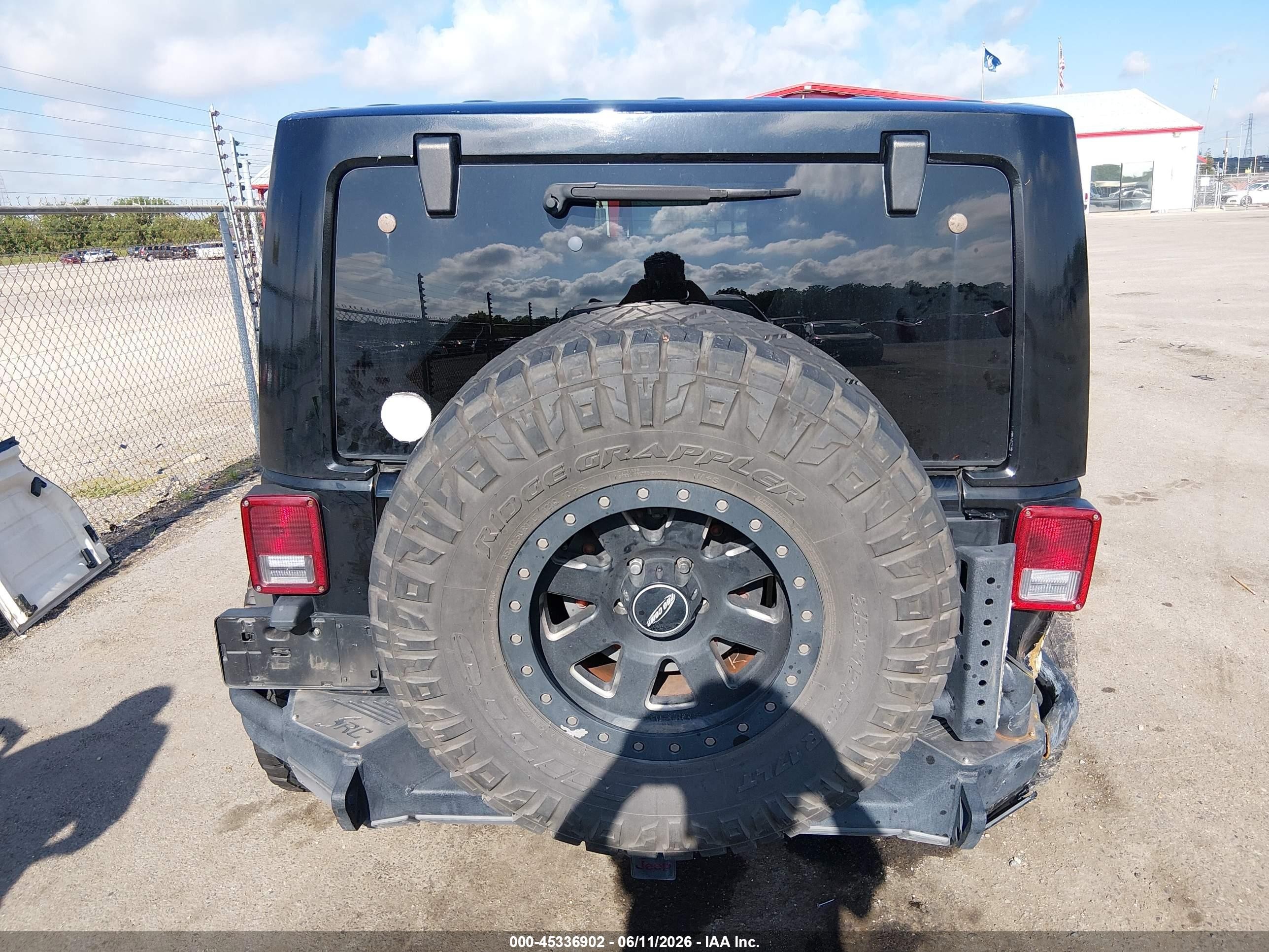 2012 Jeep Wrangler Unlimited Sahara Black vin: 1C4BJWEG2CL227935