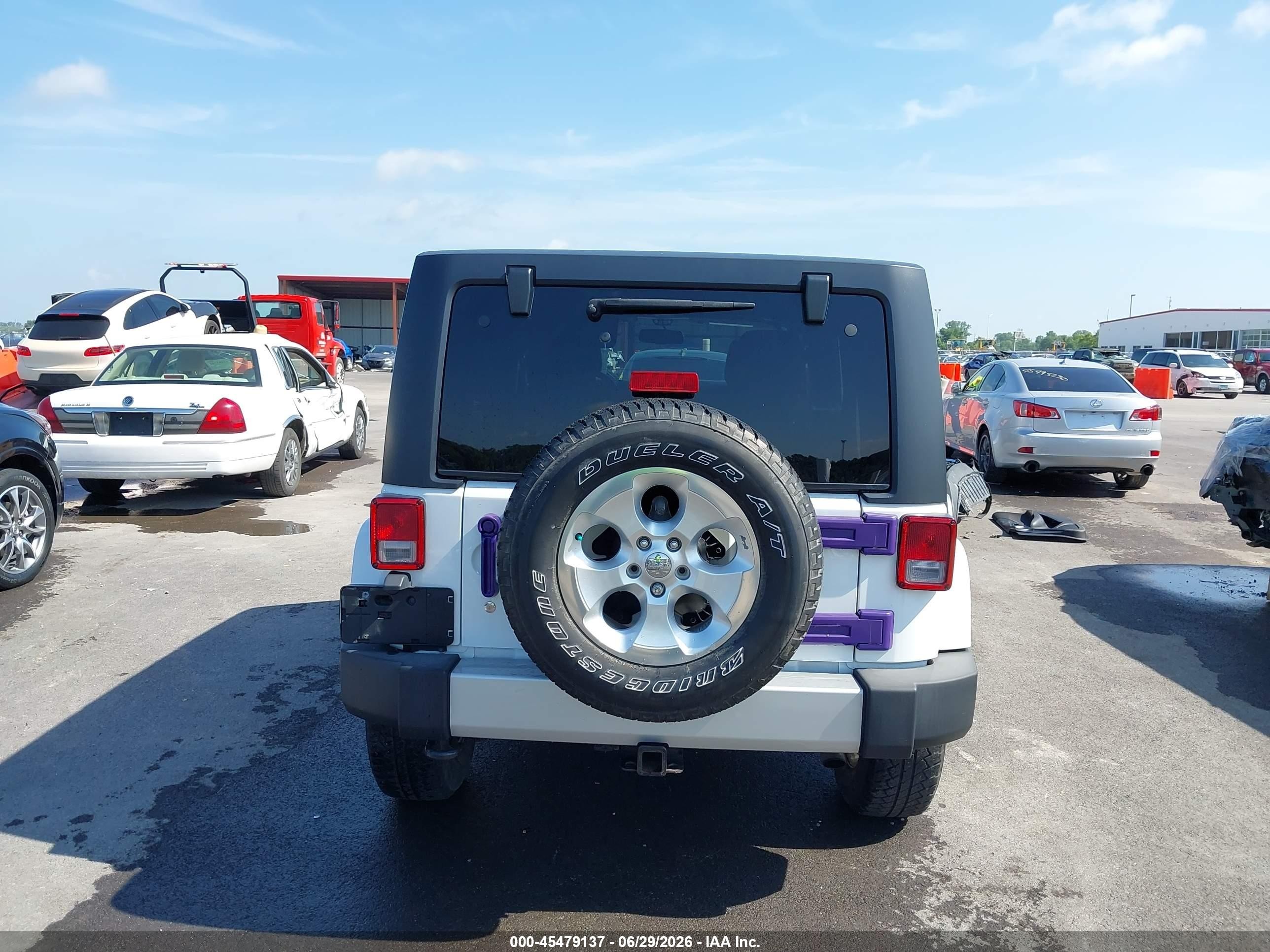 2013 Jeep Wrangler Unlimited Sahara White vin: 1C4BJWEG2DL542087