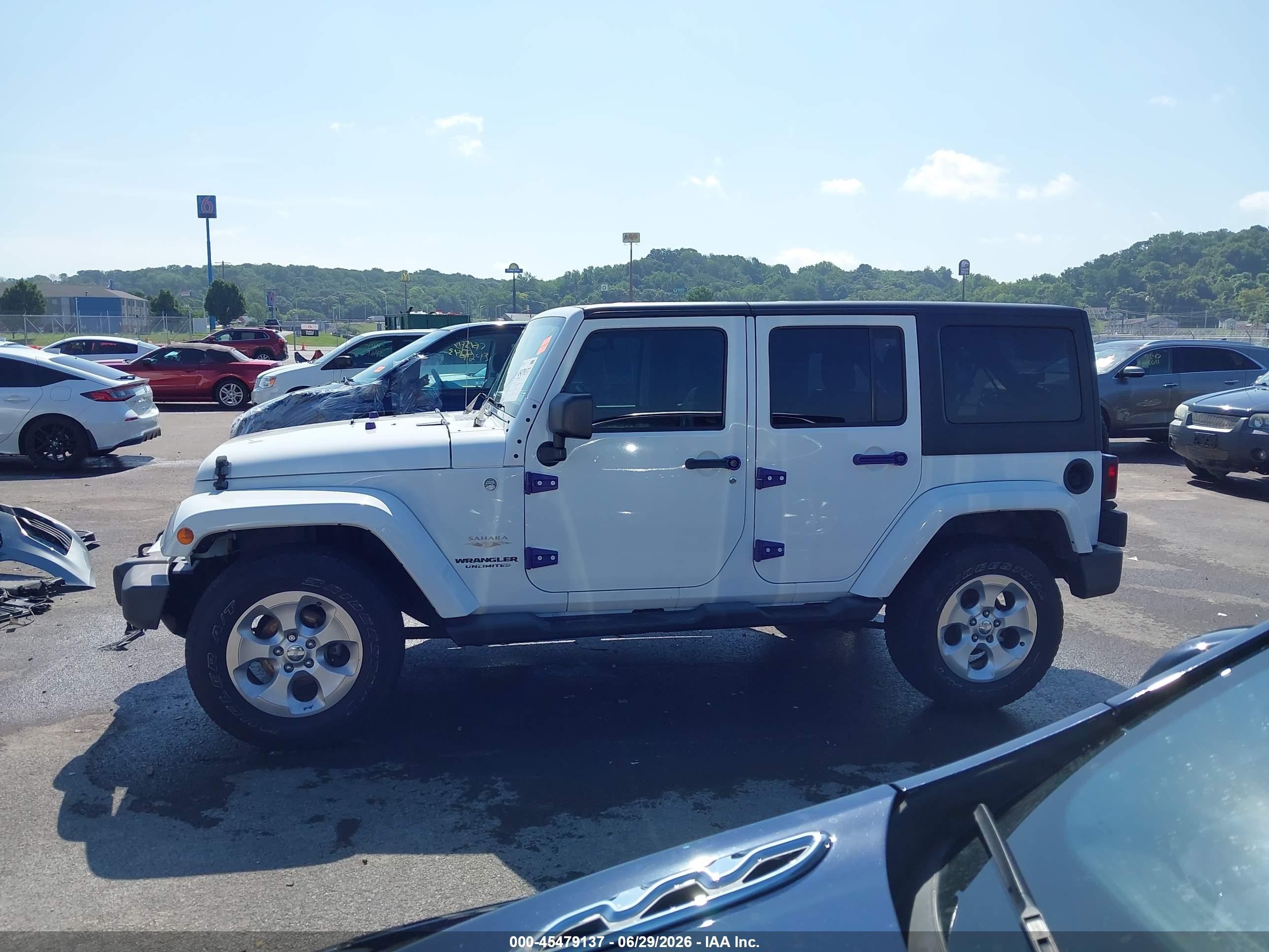 2013 Jeep Wrangler Unlimited Sahara White vin: 1C4BJWEG2DL542087