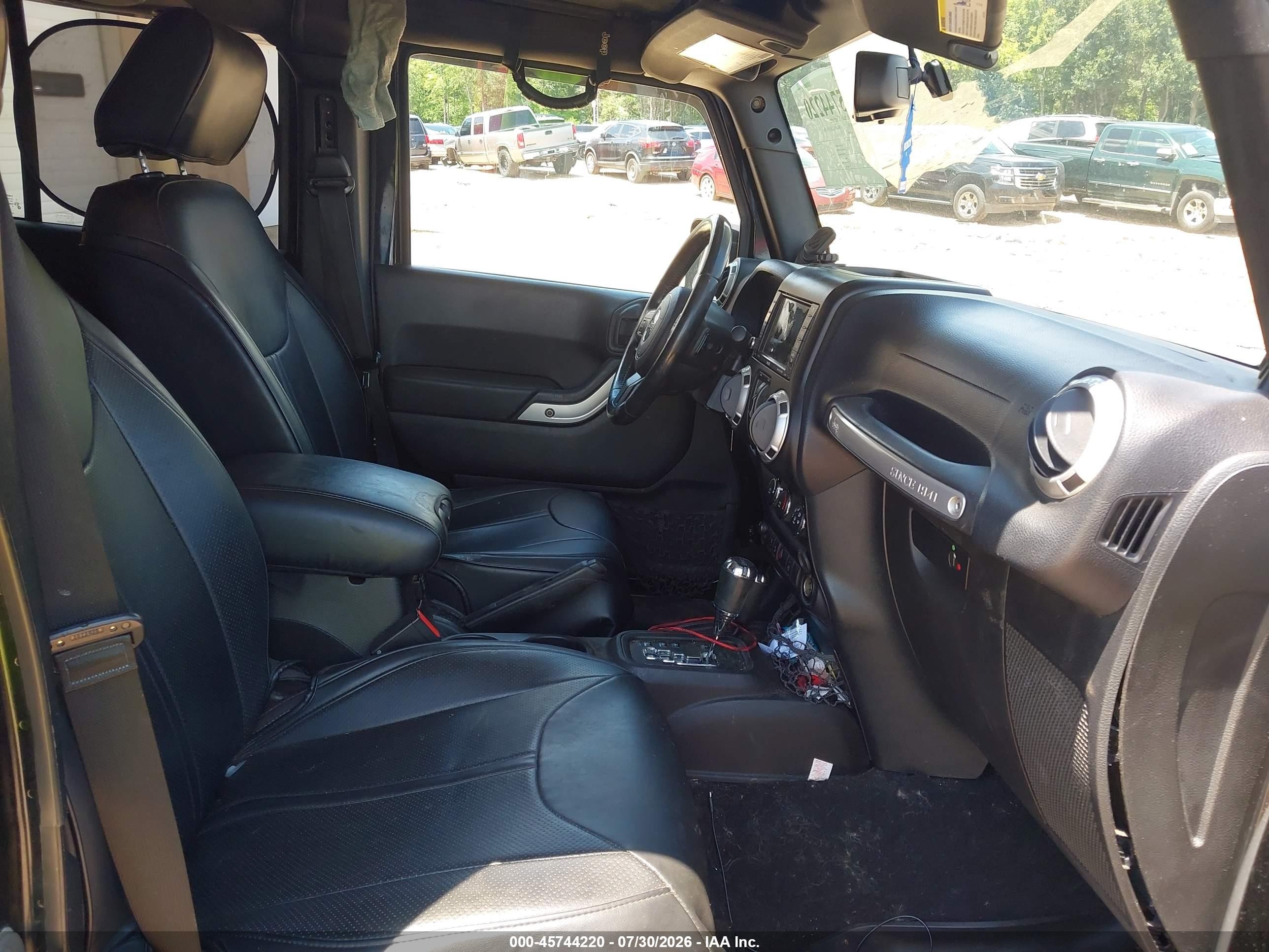 2013 Jeep Wrangler Unlimited Sahara Black vin: 1C4BJWEG2DL569984