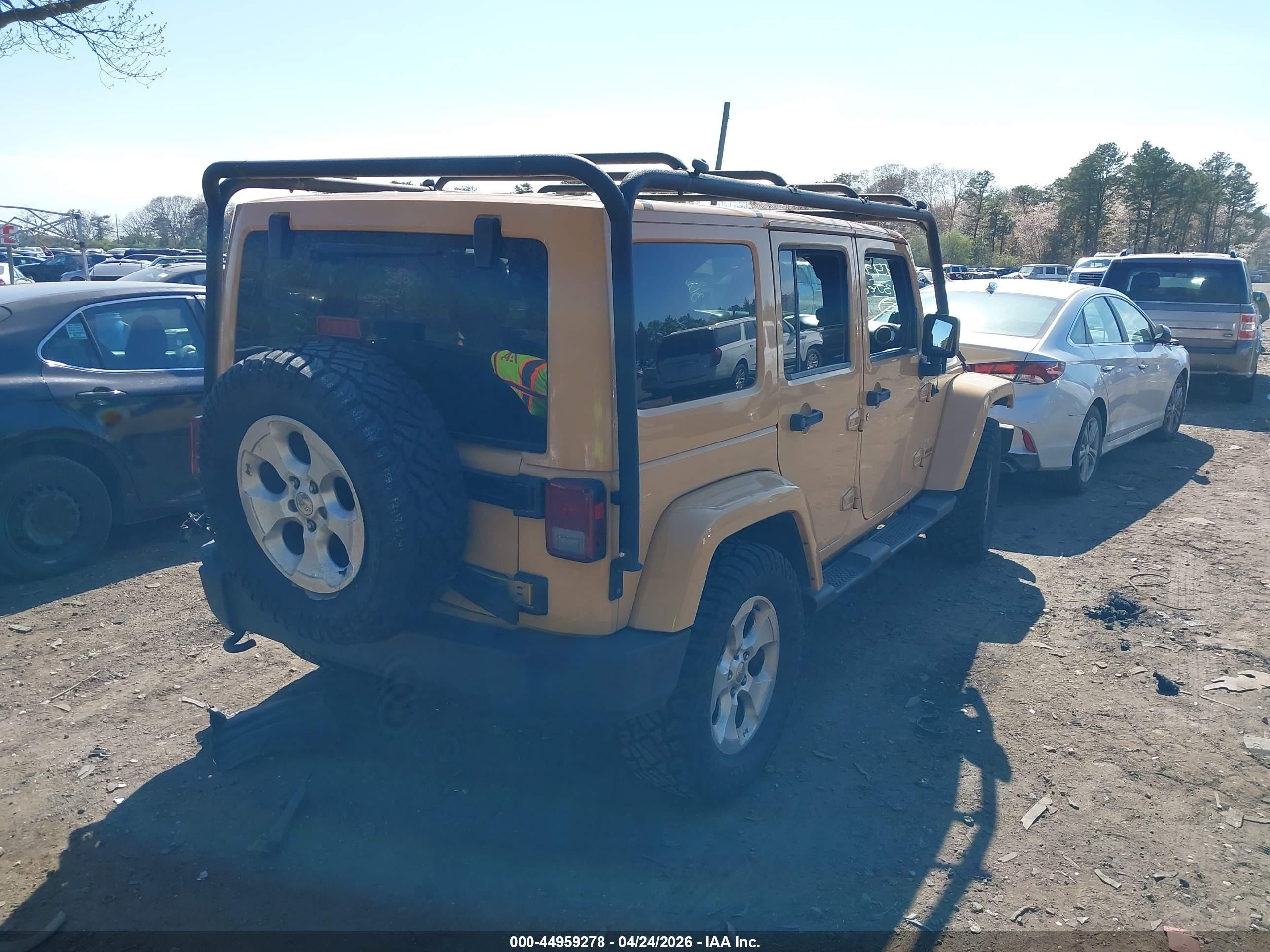 2013 Jeep Wrangler Unlimited Sahara Beige vin: 1C4BJWEG2DL626619