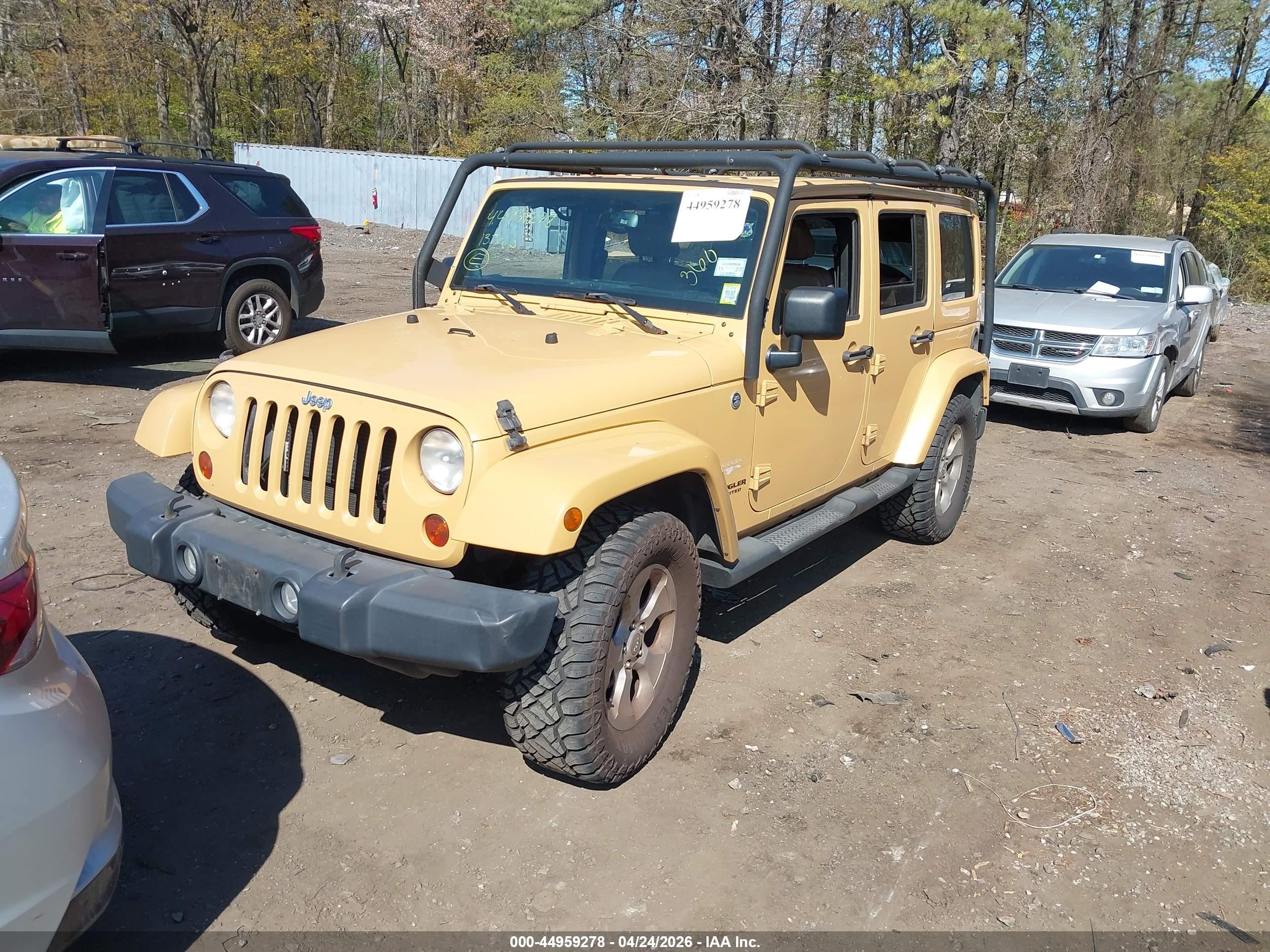 2013 Jeep Wrangler Unlimited Sahara Beige vin: 1C4BJWEG2DL626619