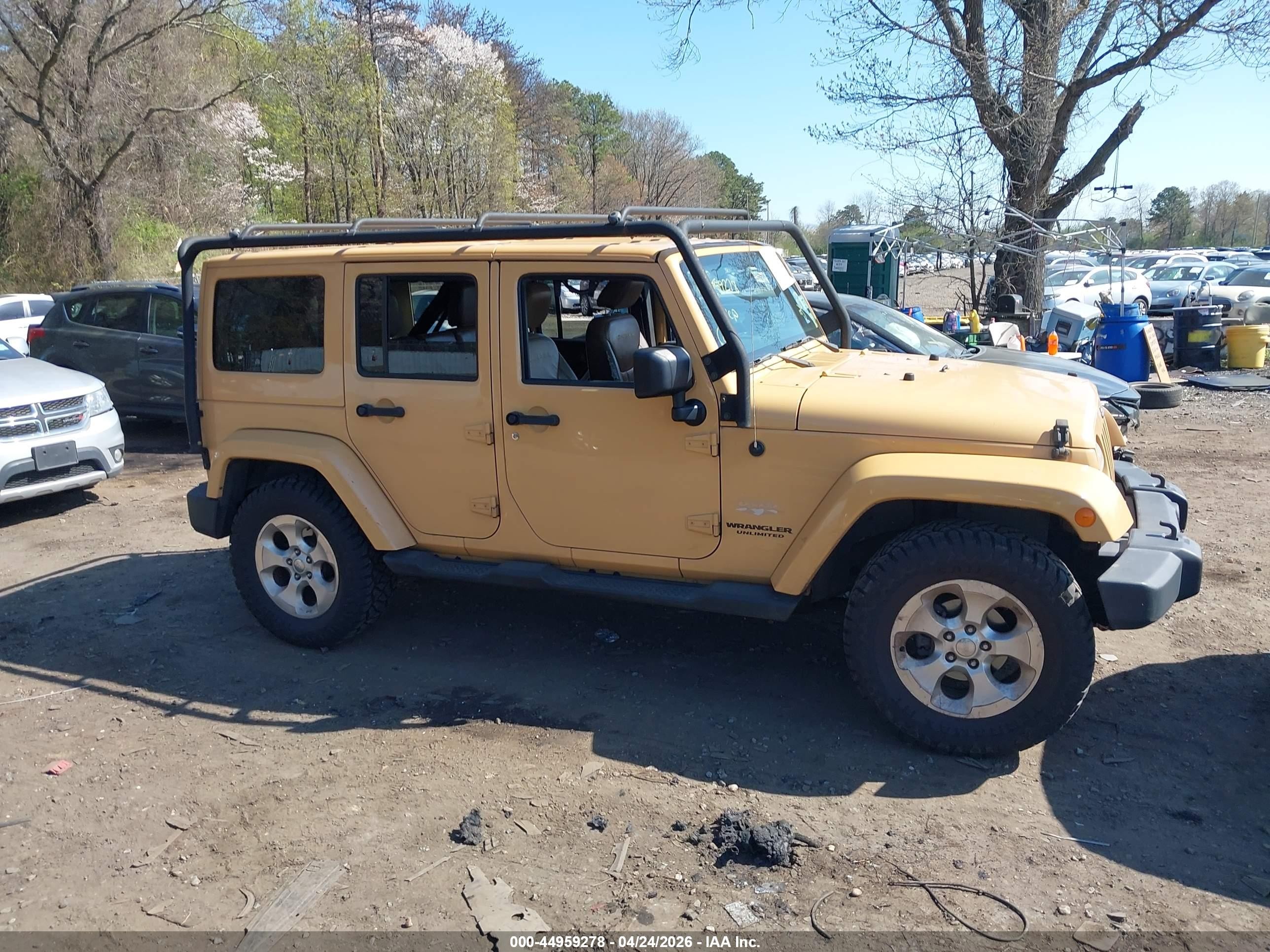 2013 Jeep Wrangler Unlimited Sahara Beige vin: 1C4BJWEG2DL626619