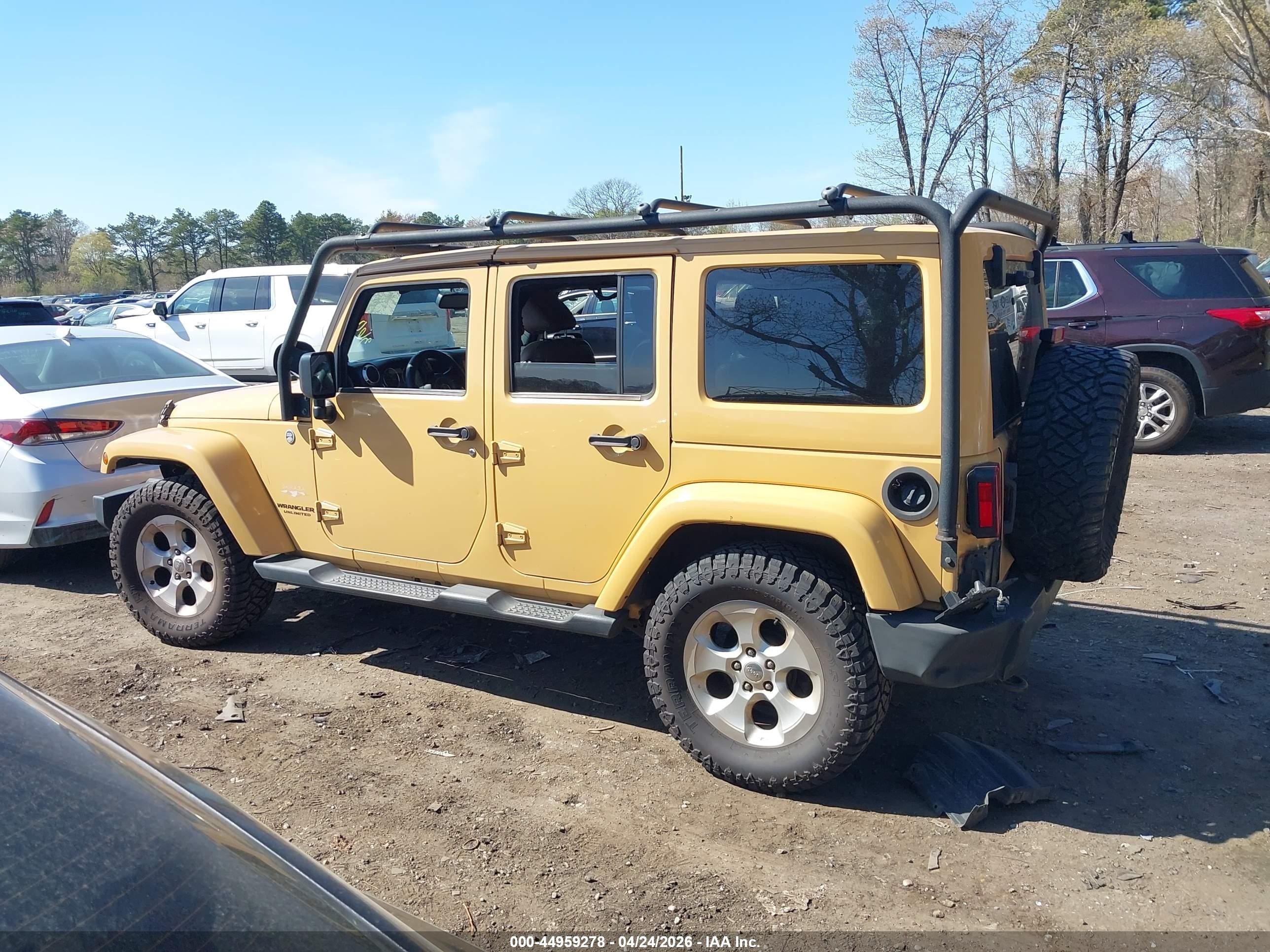 2013 Jeep Wrangler Unlimited Sahara Beige vin: 1C4BJWEG2DL626619
