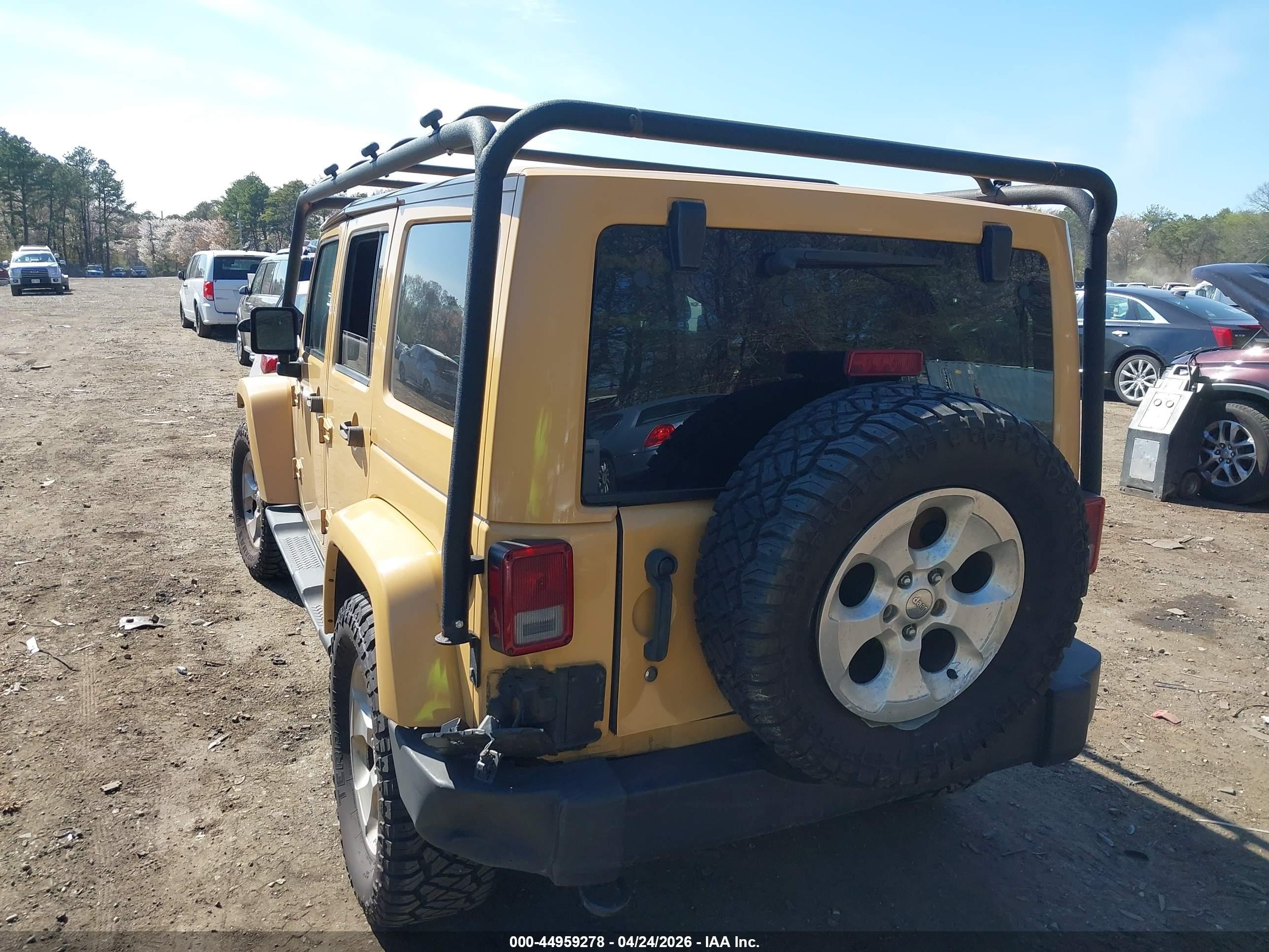 2013 Jeep Wrangler Unlimited Sahara Beige vin: 1C4BJWEG2DL626619