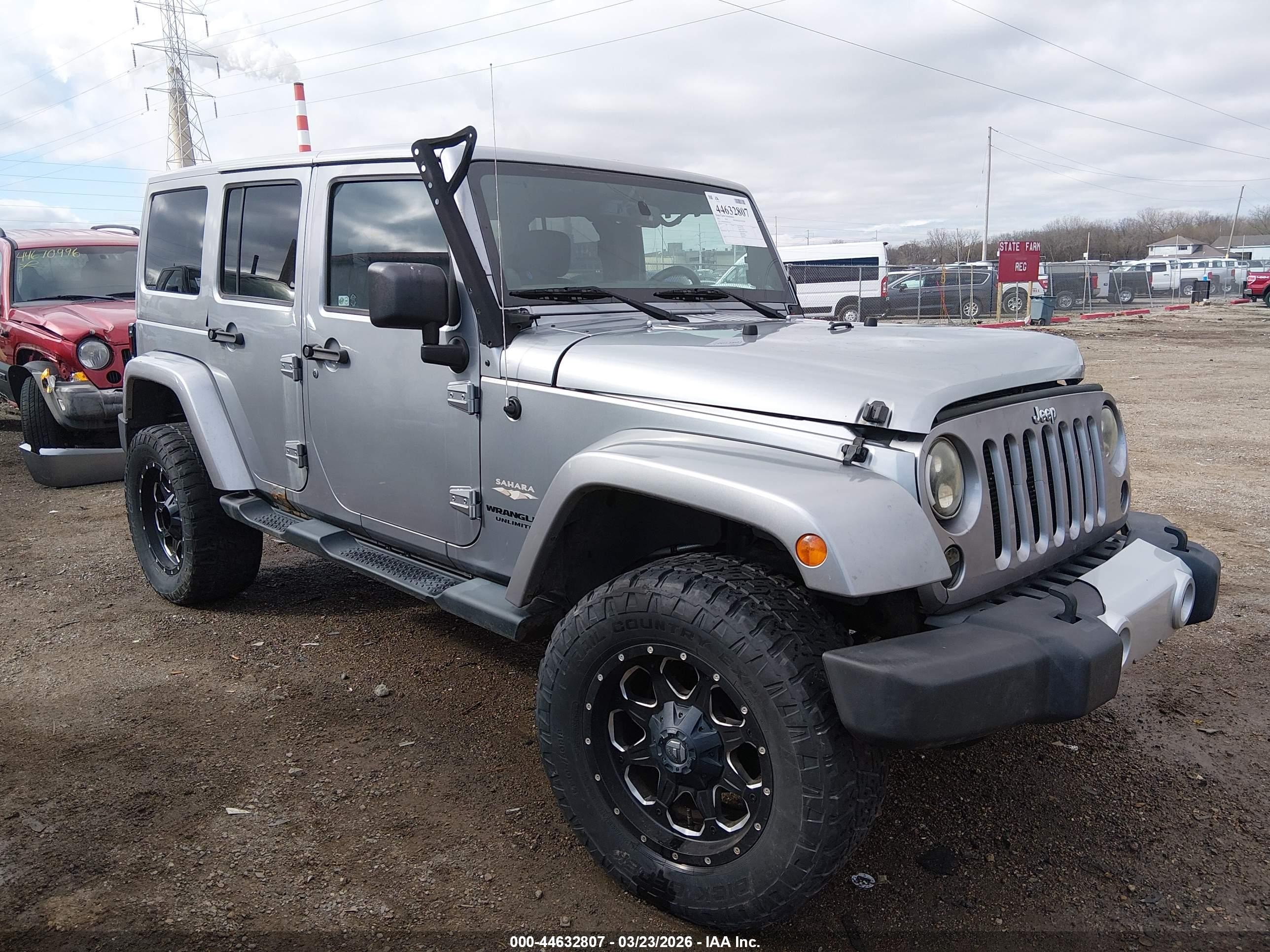 2013 Jeep Wrangler Unlimited Sahara Silver vin: 1C4BJWEG2DL665940