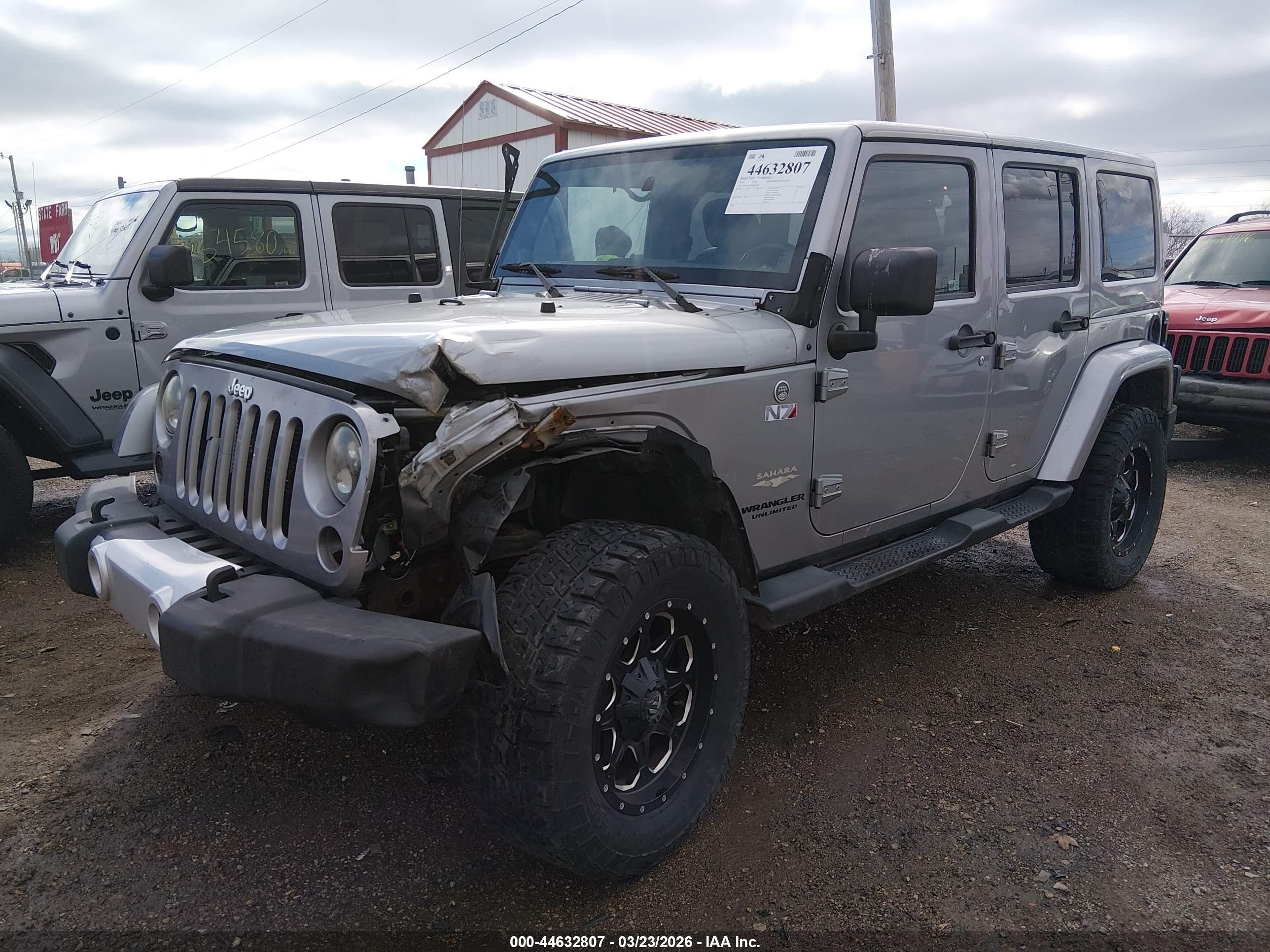 2013 Jeep Wrangler Unlimited Sahara Silver vin: 1C4BJWEG2DL665940