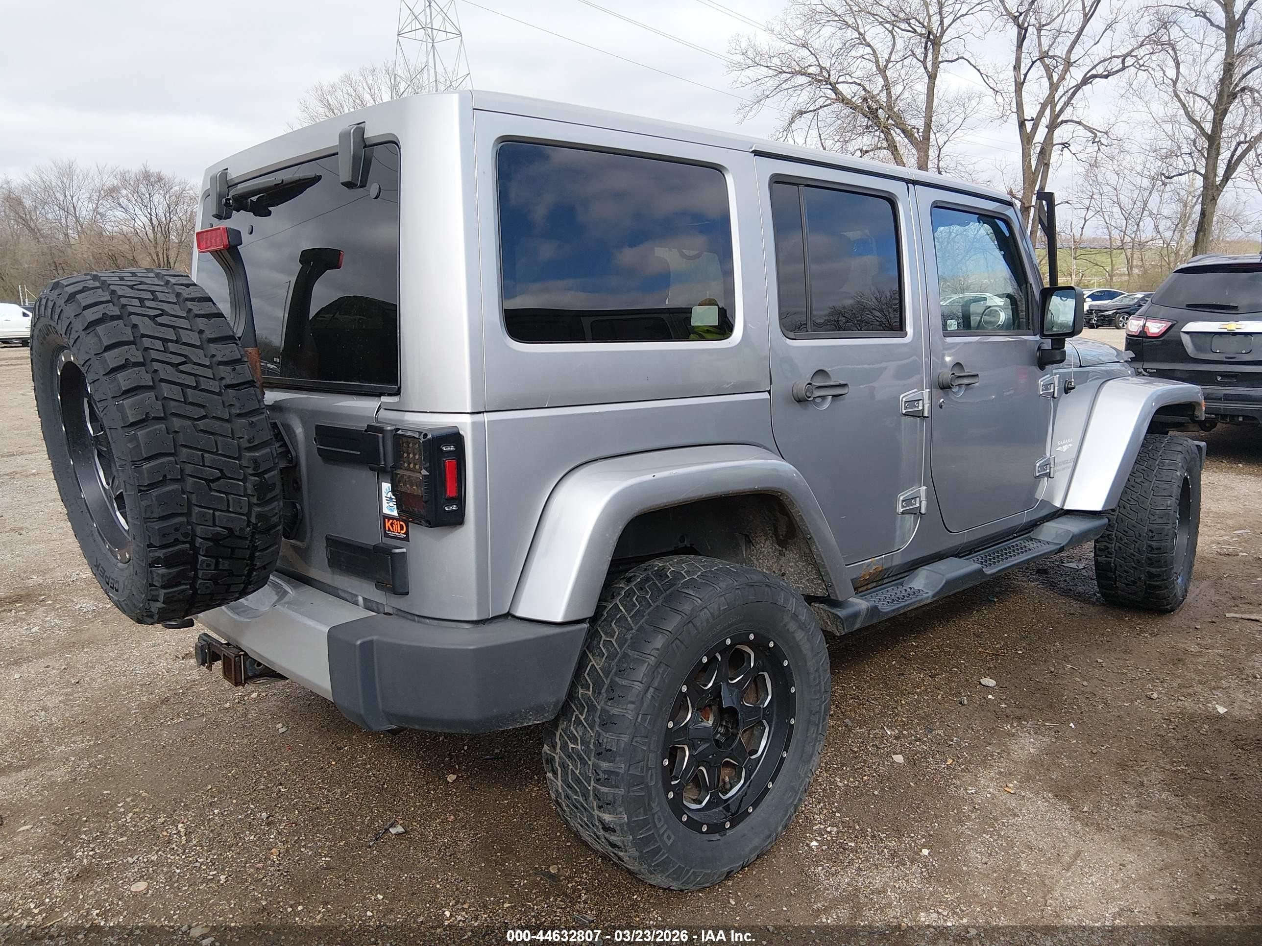 2013 Jeep Wrangler Unlimited Sahara Silver vin: 1C4BJWEG2DL665940