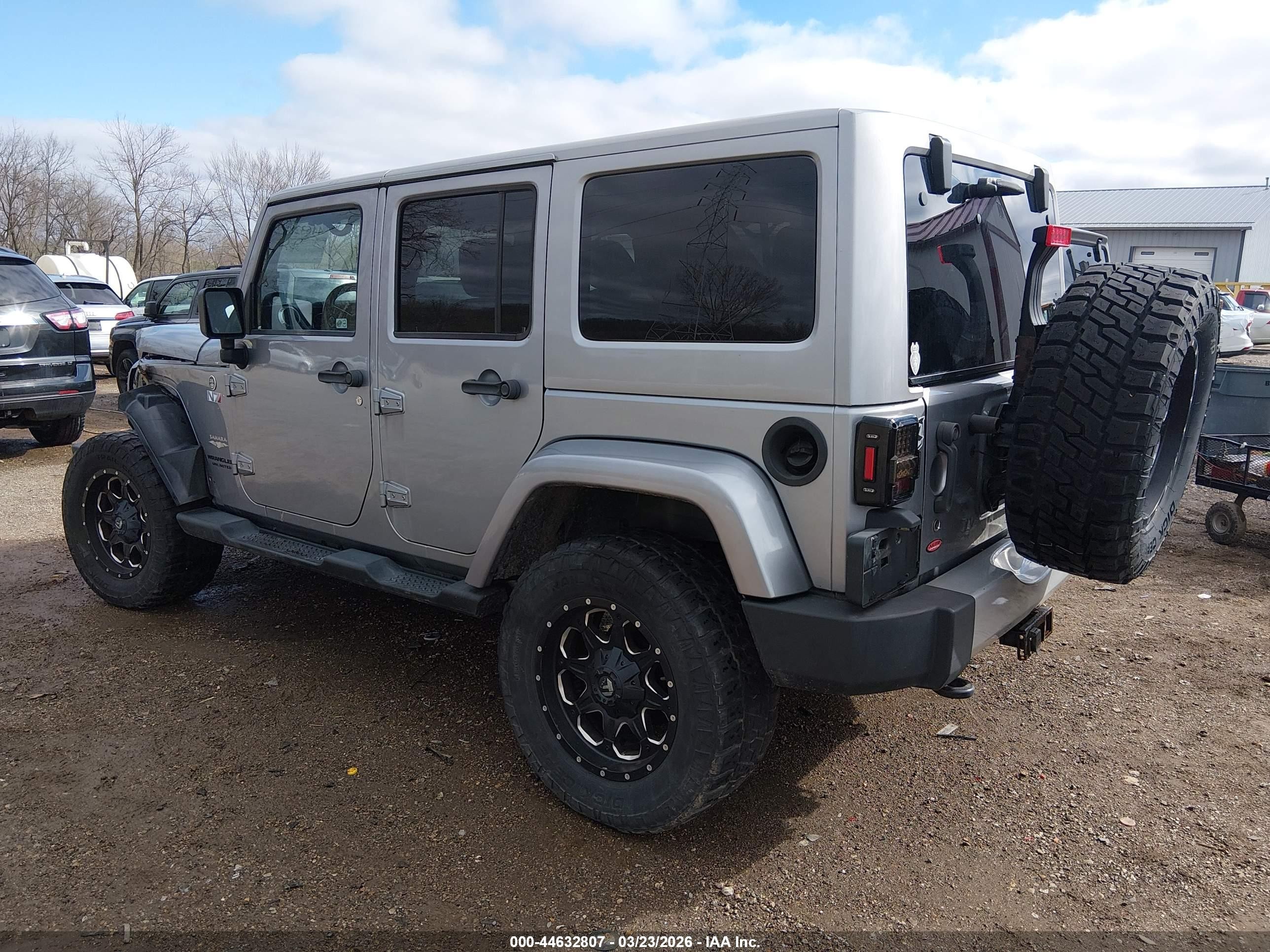 2013 Jeep Wrangler Unlimited Sahara Silver vin: 1C4BJWEG2DL665940