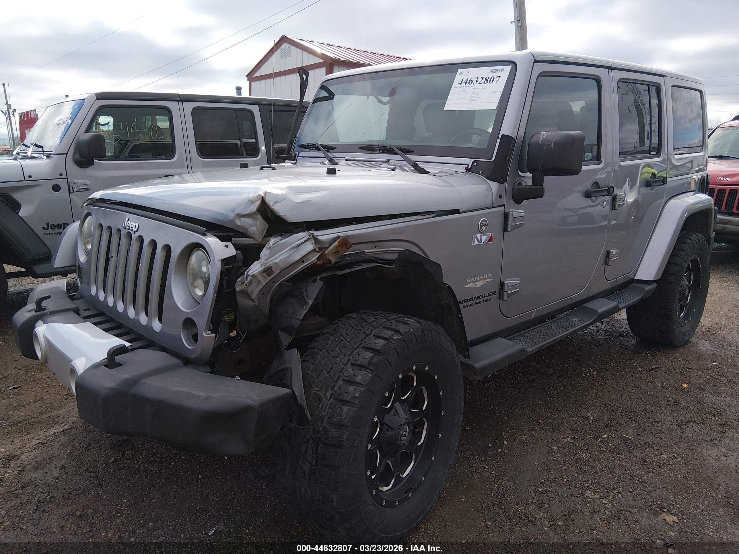 2013 Jeep Wrangler Unlimited Sahara Silver vin: 1C4BJWEG2DL665940