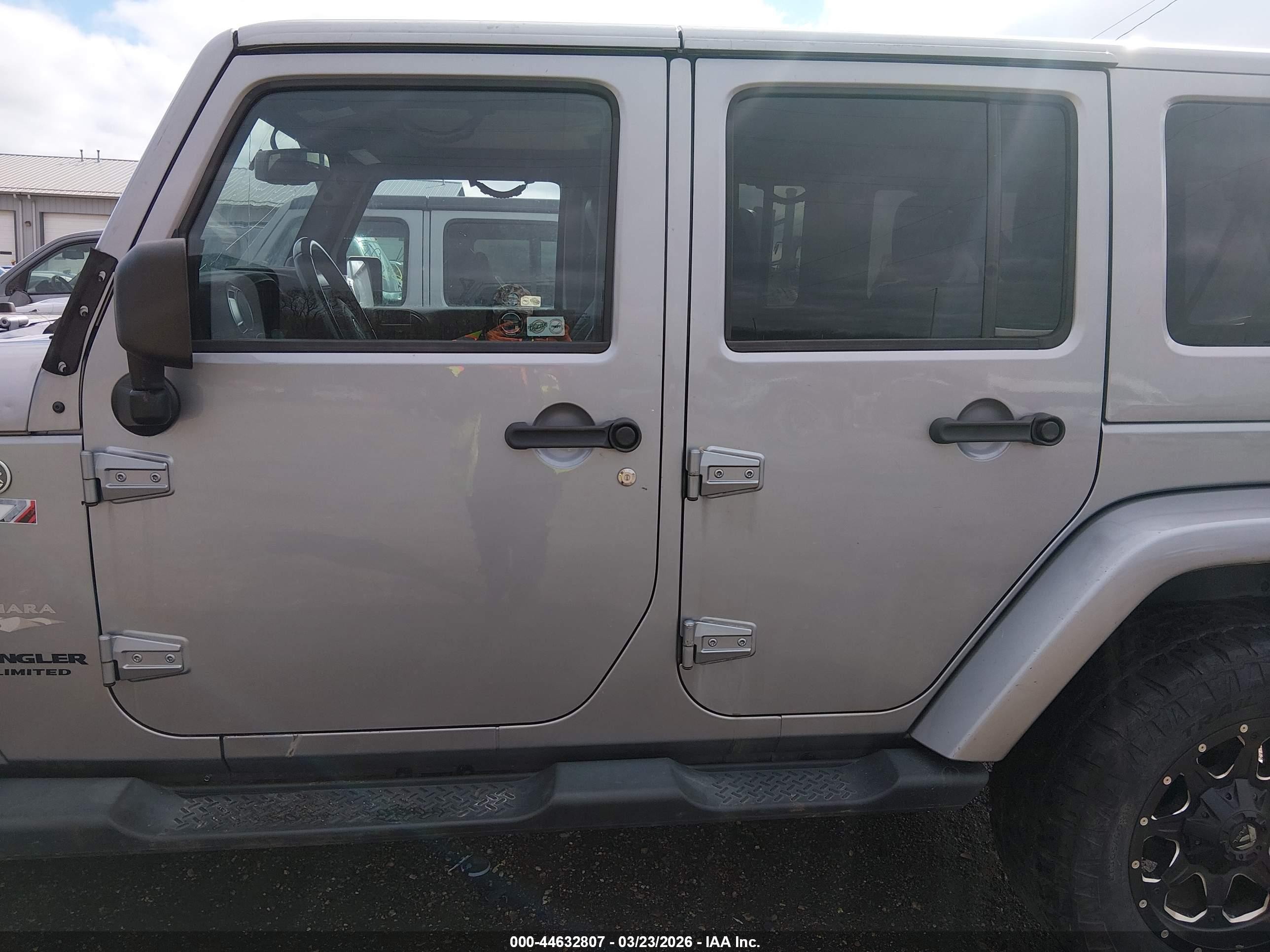 2013 Jeep Wrangler Unlimited Sahara Silver vin: 1C4BJWEG2DL665940