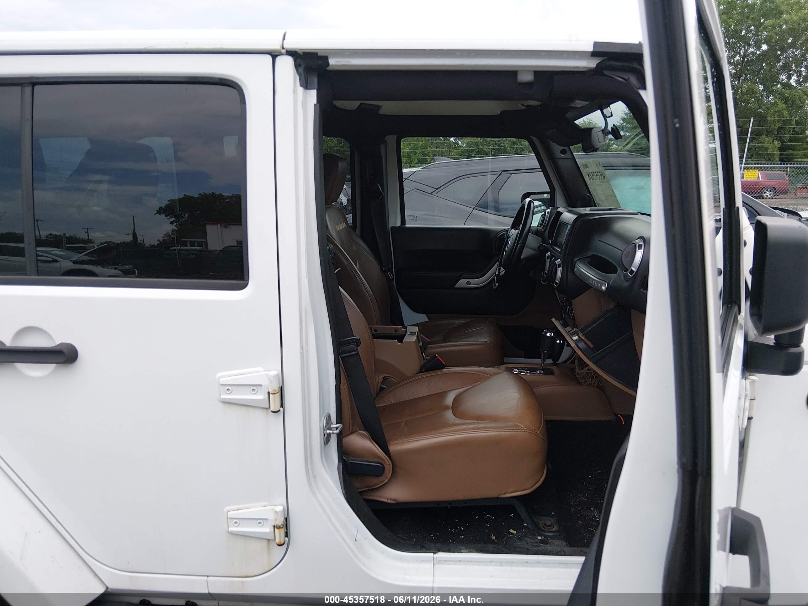 2014 Jeep Wrangler Unlimited Sahara White vin: 1C4BJWEG2EL122167