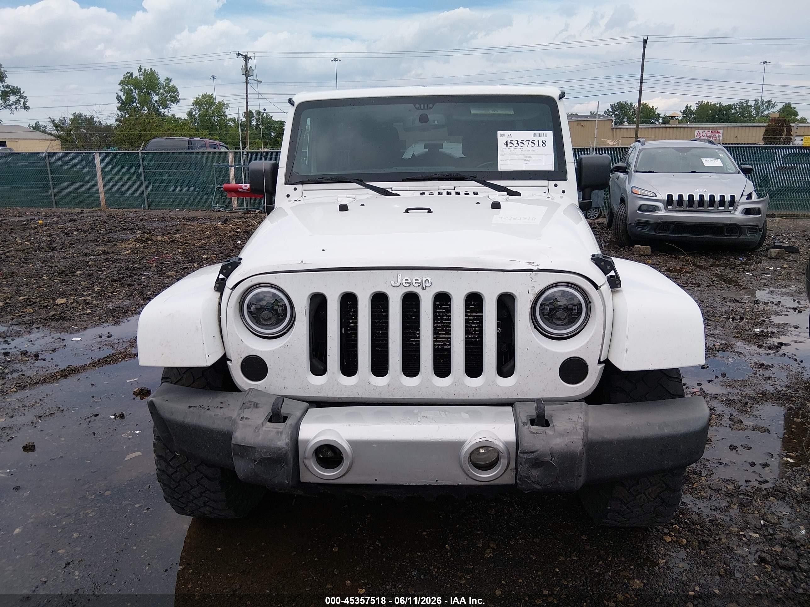 2014 Jeep Wrangler Unlimited Sahara White vin: 1C4BJWEG2EL122167